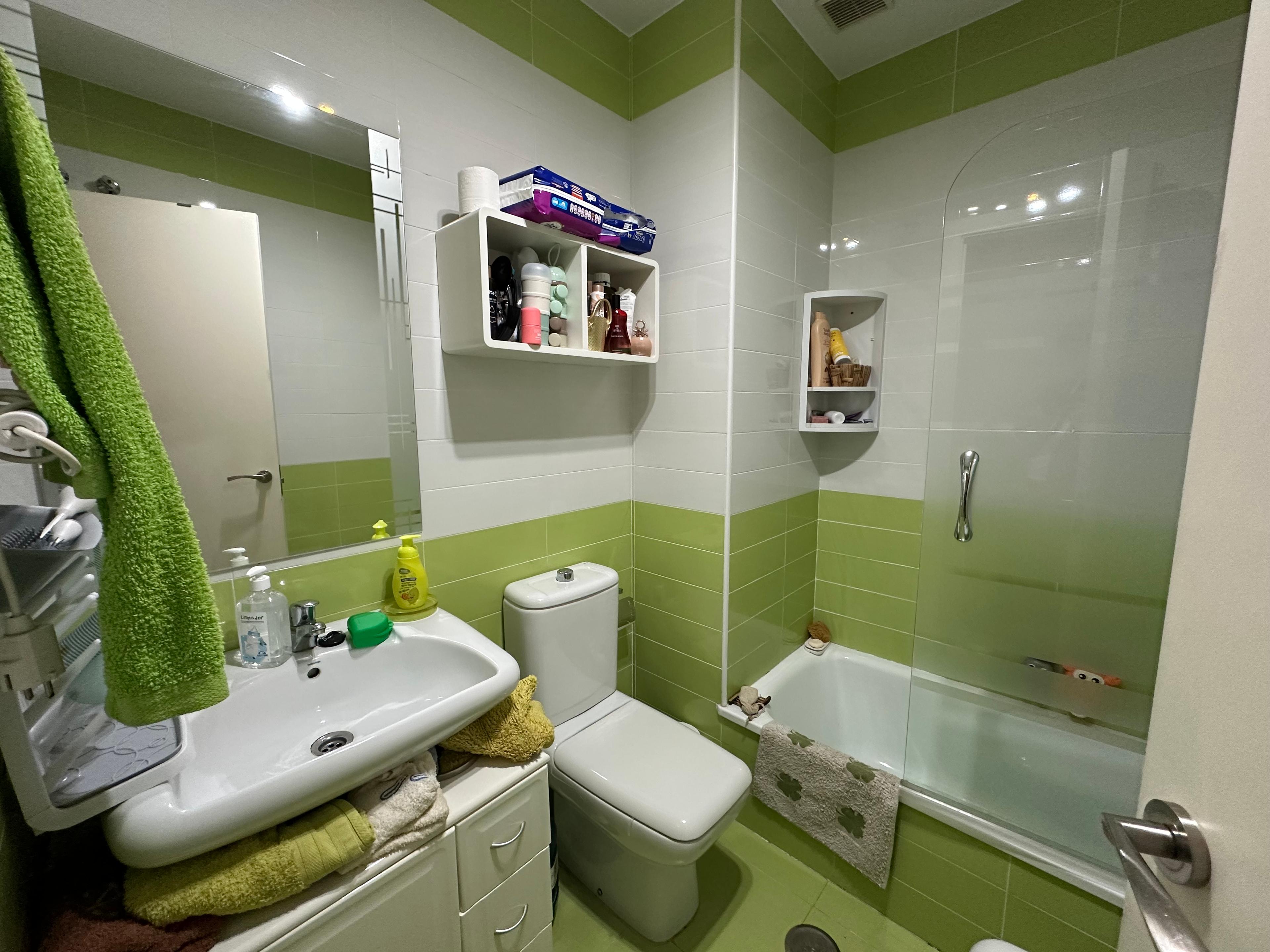 Casa Adosada en Venta en C. Donantes - 25