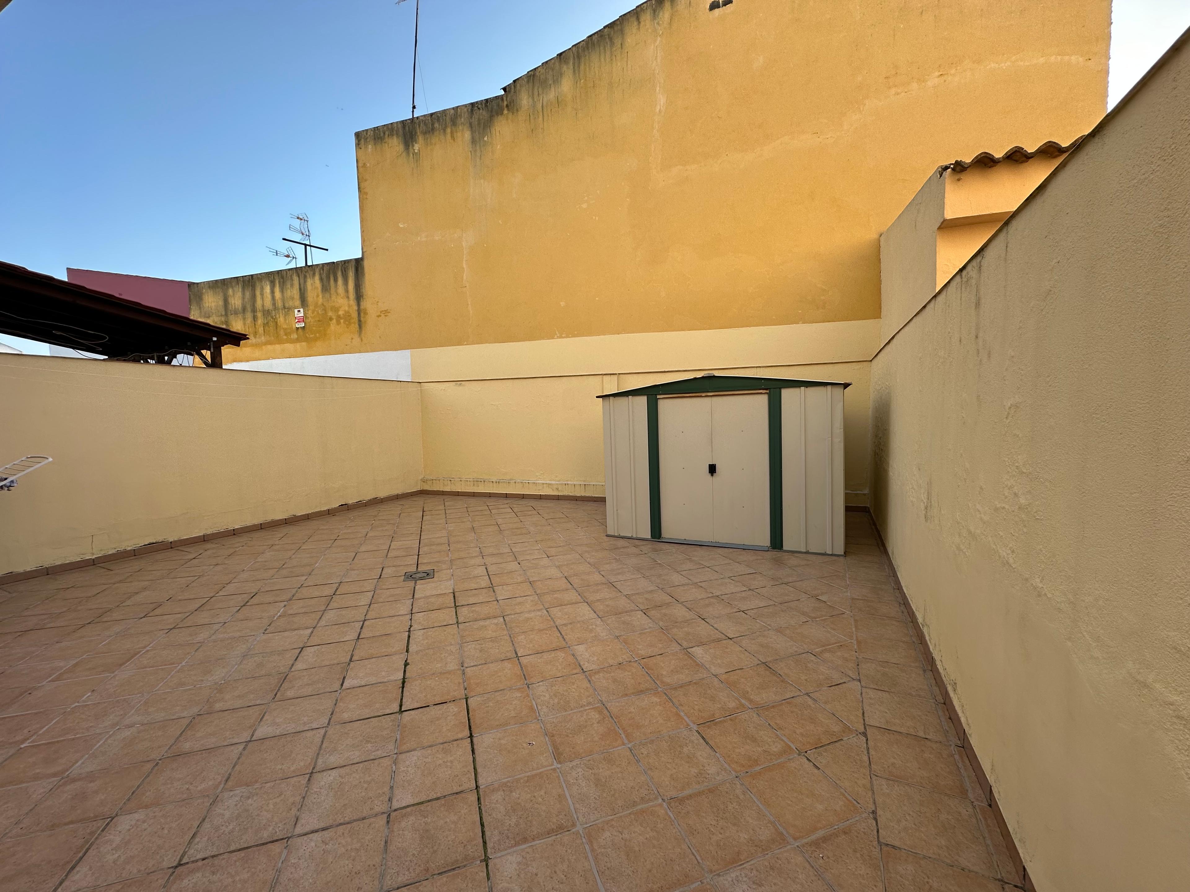 Casa Adosada en Venta en C. Donantes - 40