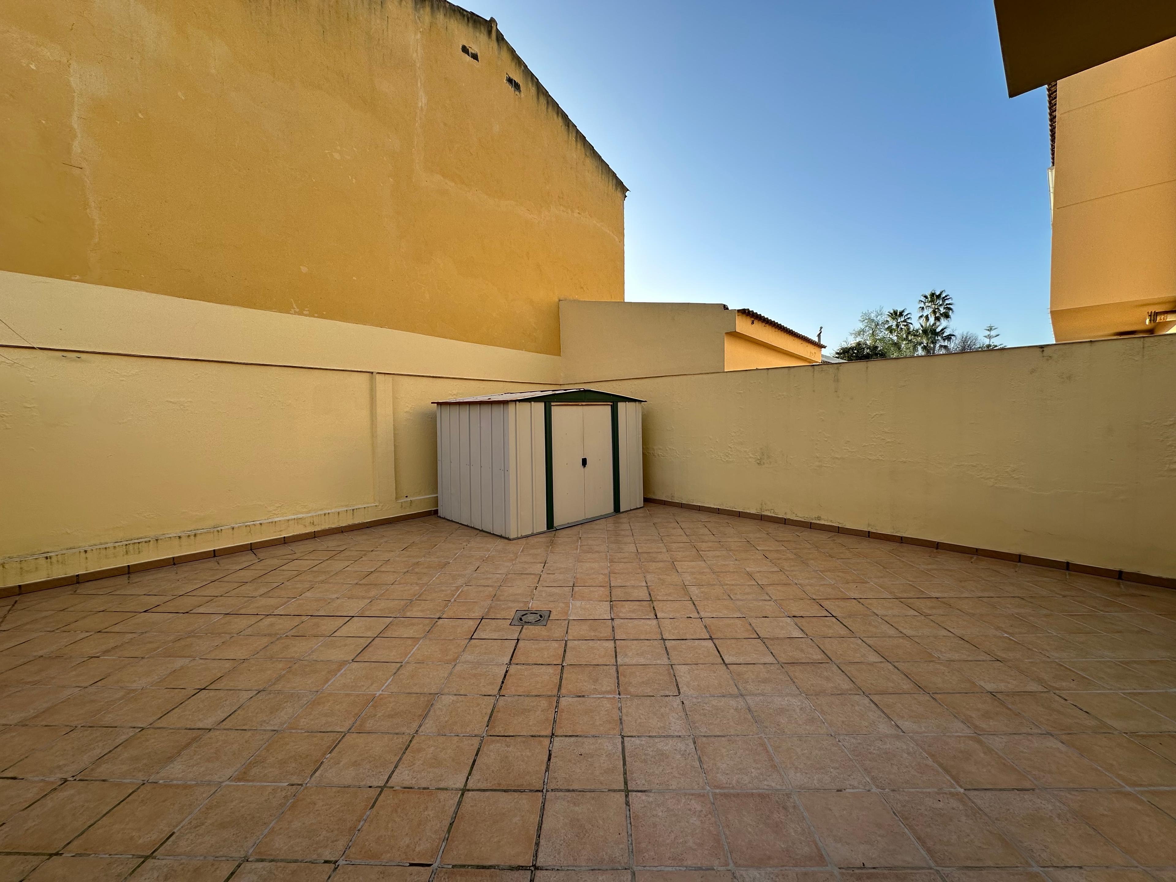 Casa Adosada en Venta en C. Donantes - 41