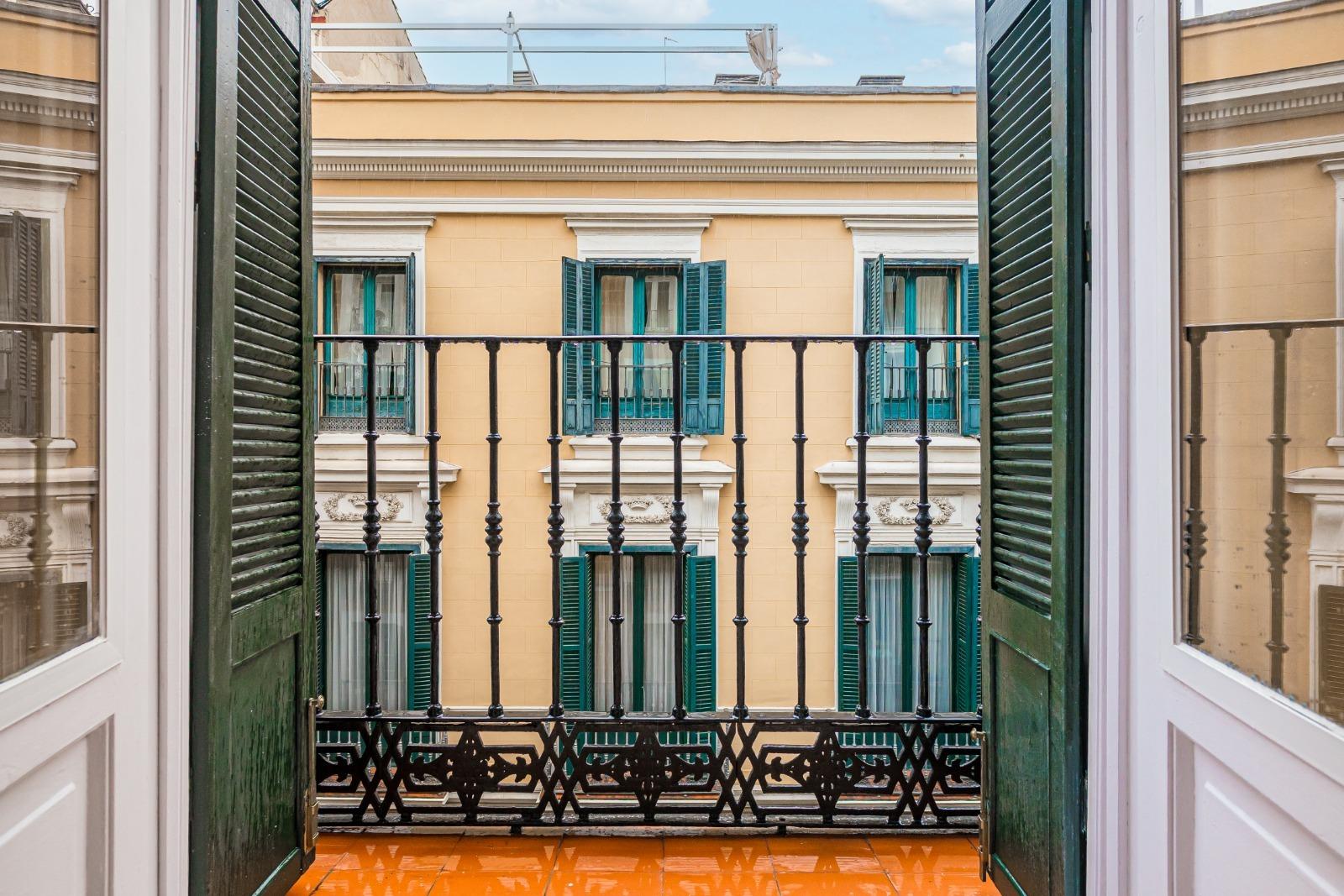 Piso en Venta en C. del Pez - 6