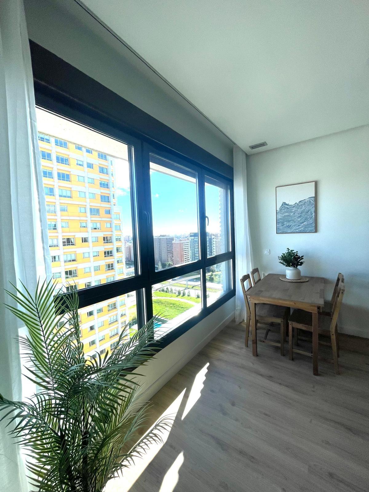 Piso en Venta - C. de Dulce Chacón, Madrid - 13