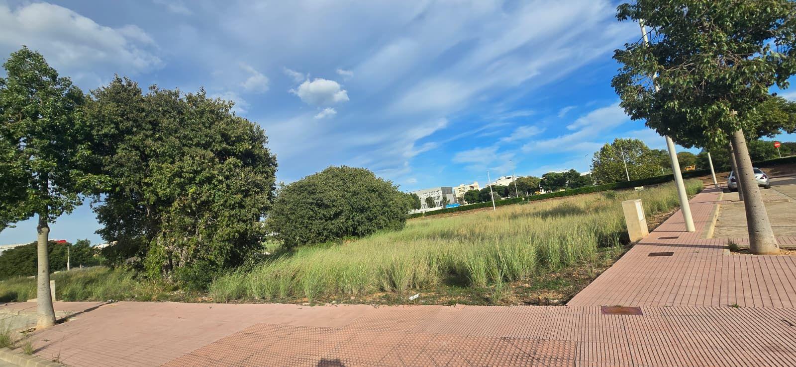 Terreno Residencial en Venta en Avenida Nou de Octubre - 8