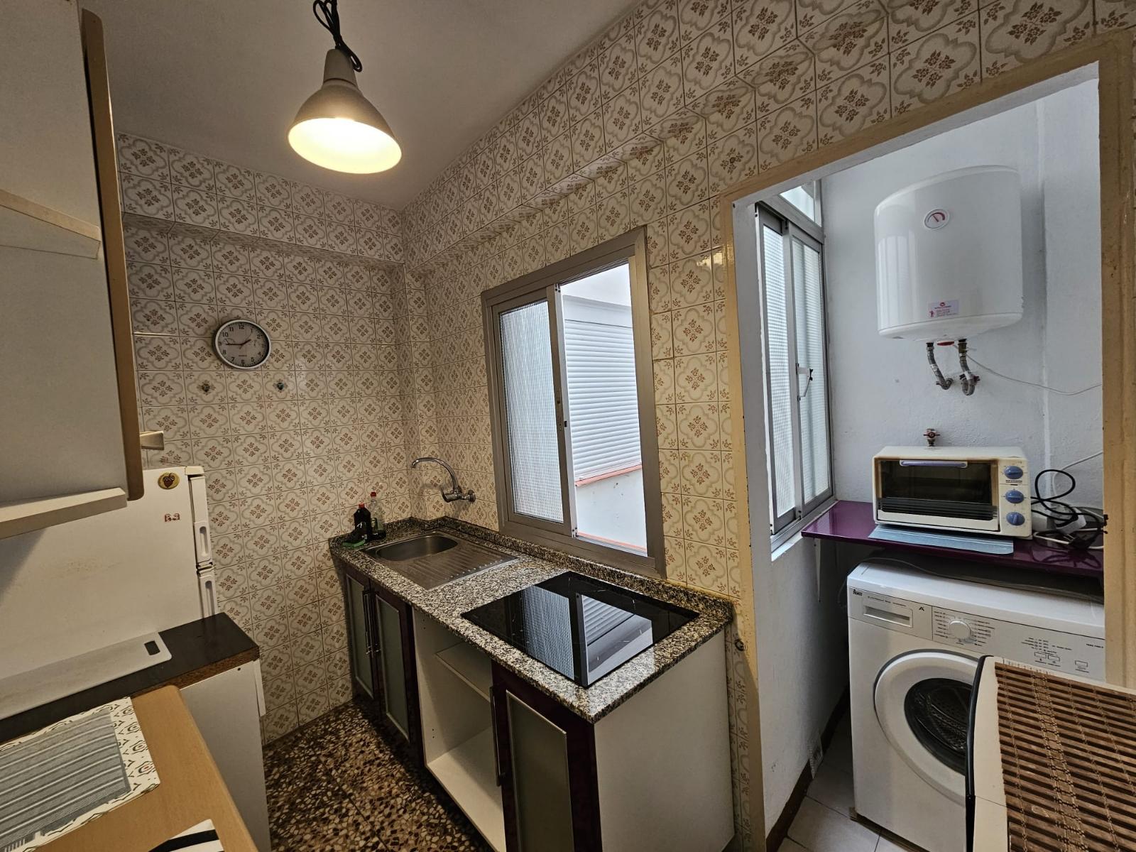 Piso en Alquiler - Capuchinos (Centro) - 35