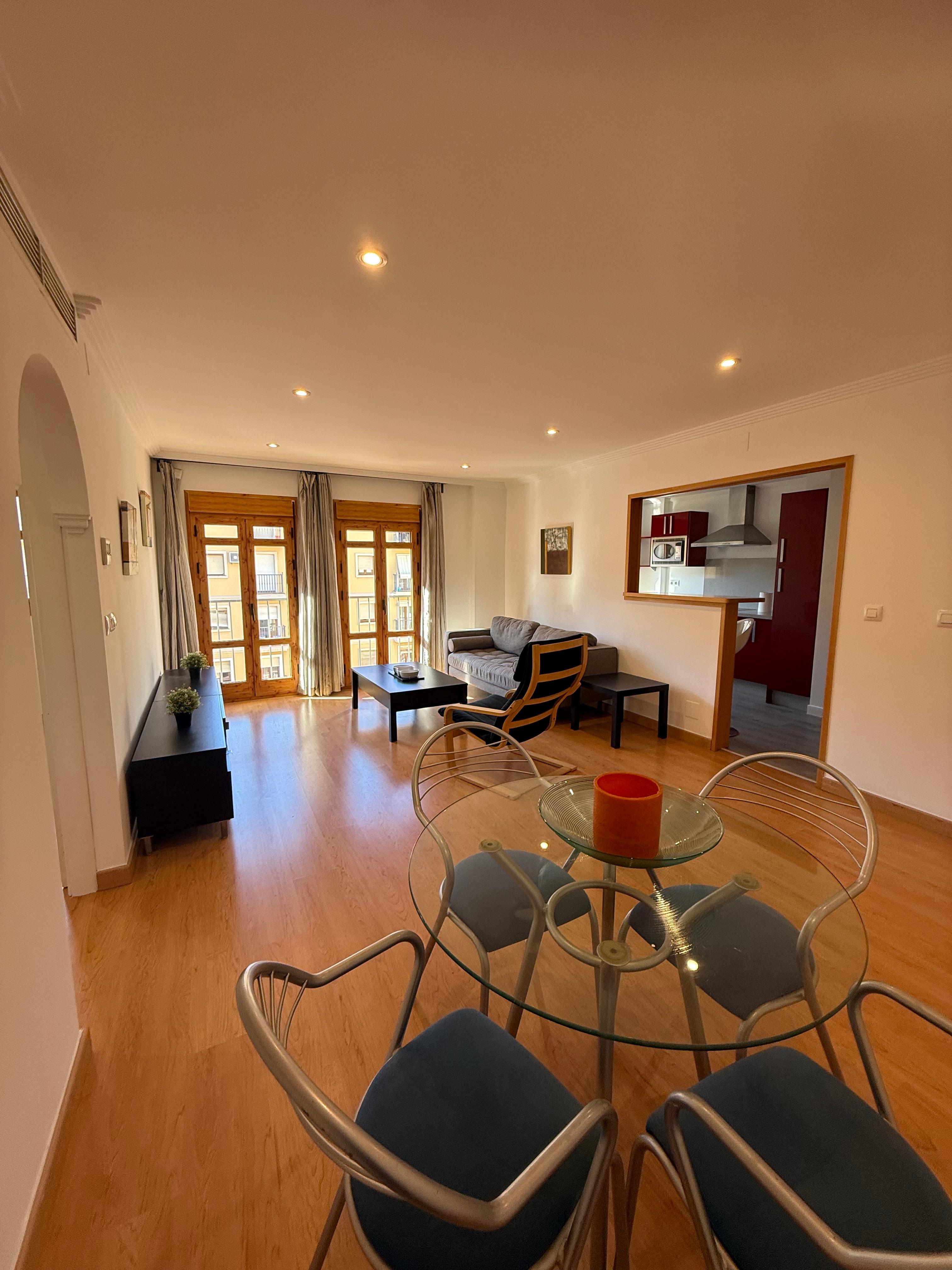 Piso en Alquiler en Pl. Sta. María - 1