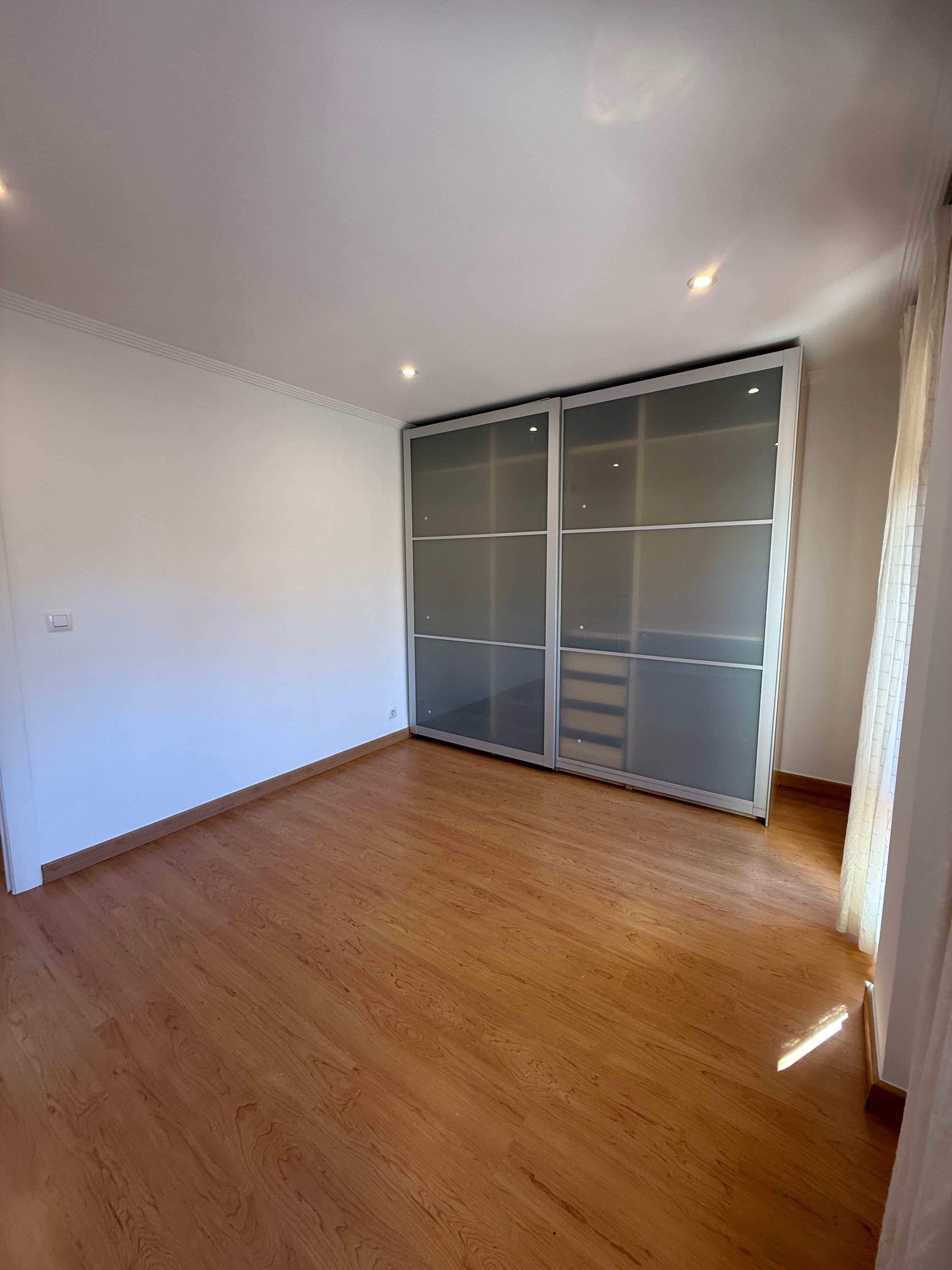 Piso en Alquiler en Pl. Sta. María - 16