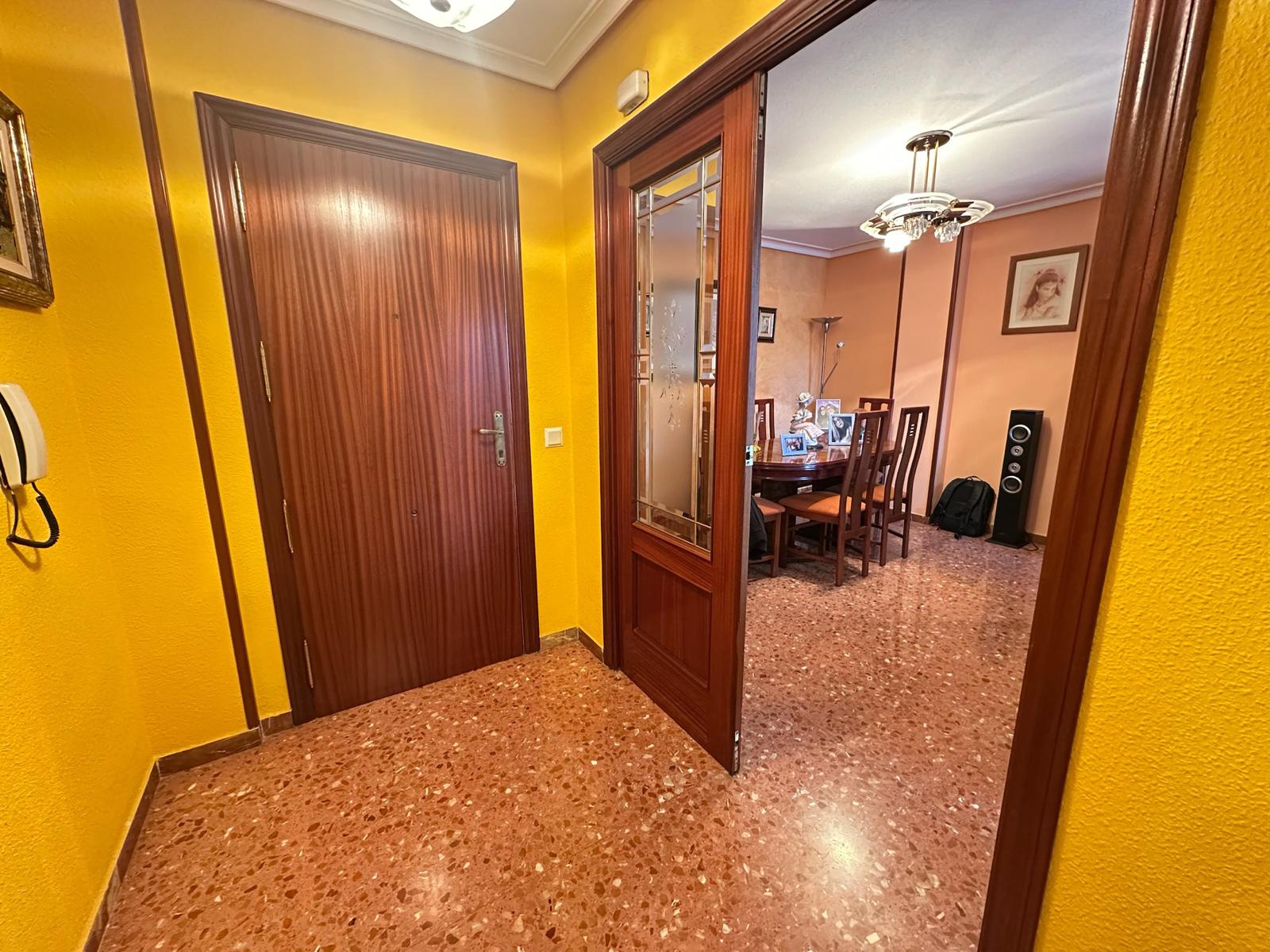 Piso en Venta en Av. Ancha de Castelar - 26
