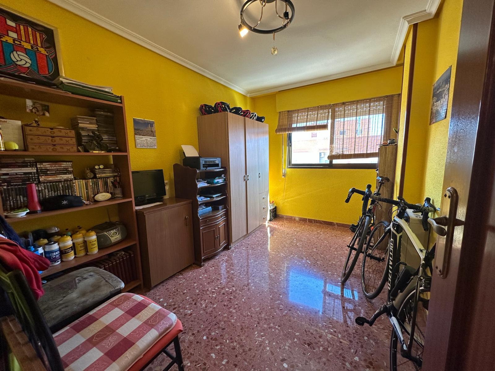 Piso en Venta en Av. Ancha de Castelar - 21