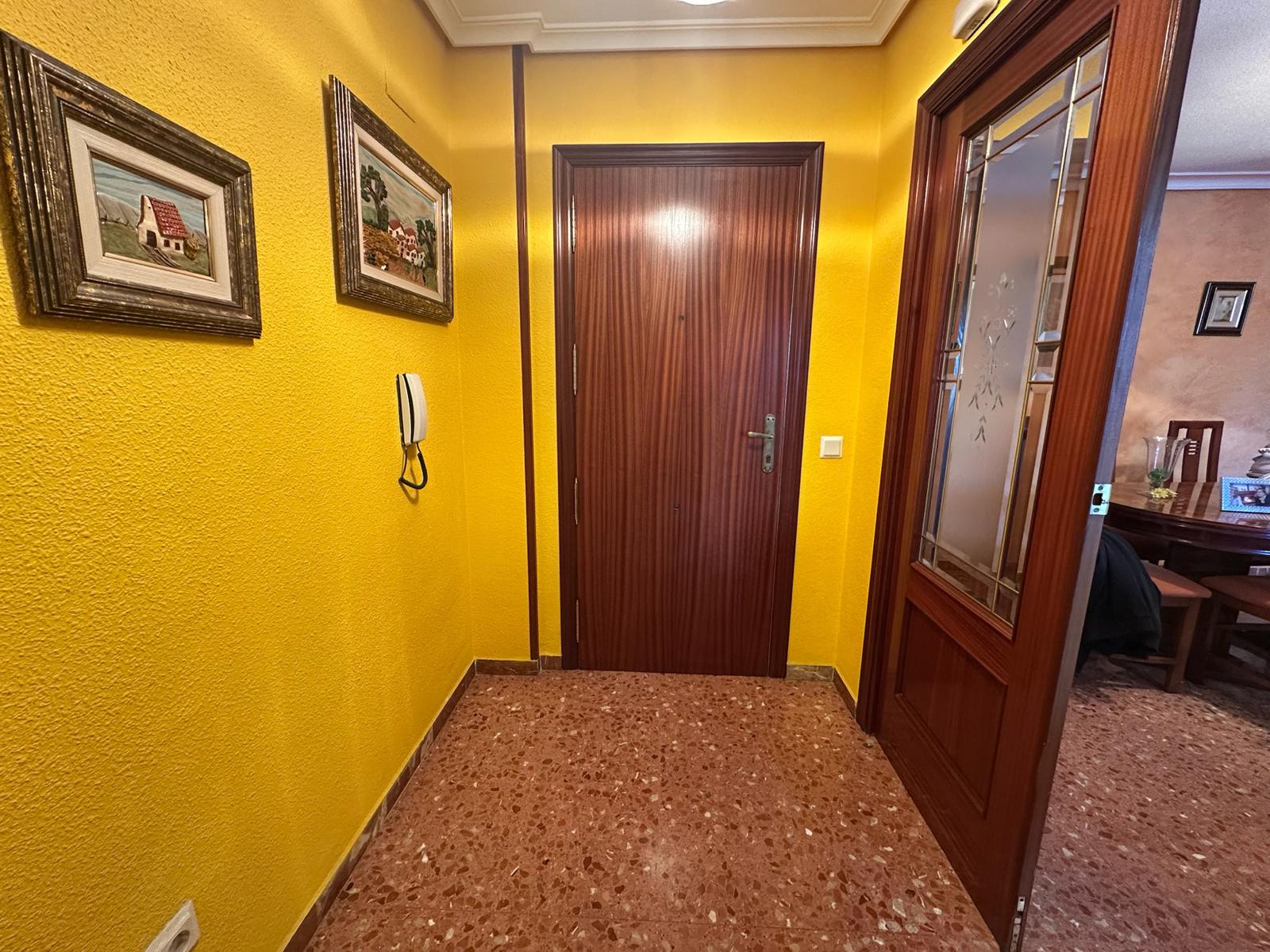 Piso en Venta en Av. Ancha de Castelar - 25