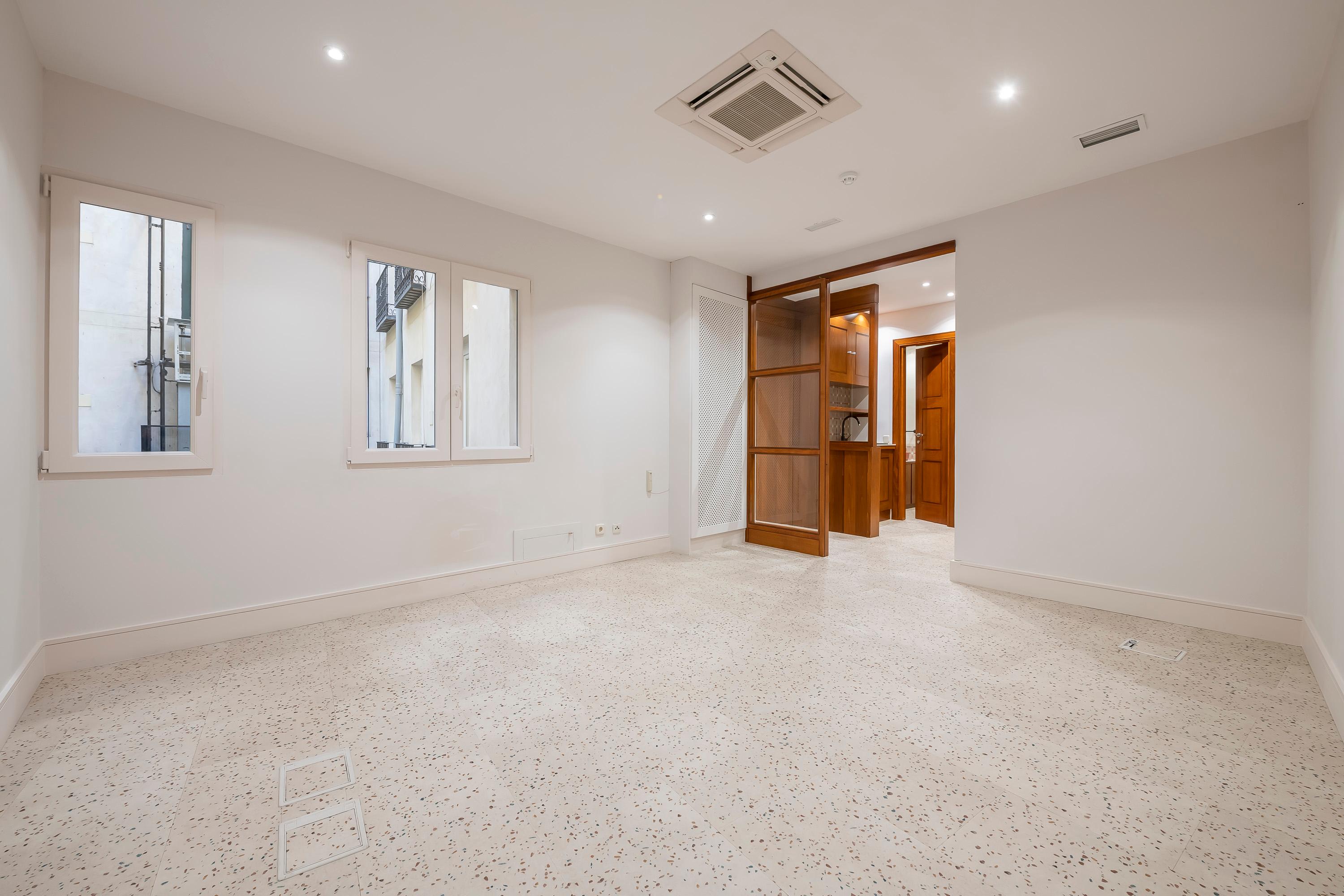 Oficina en Alquiler en C. de Almagro - 30