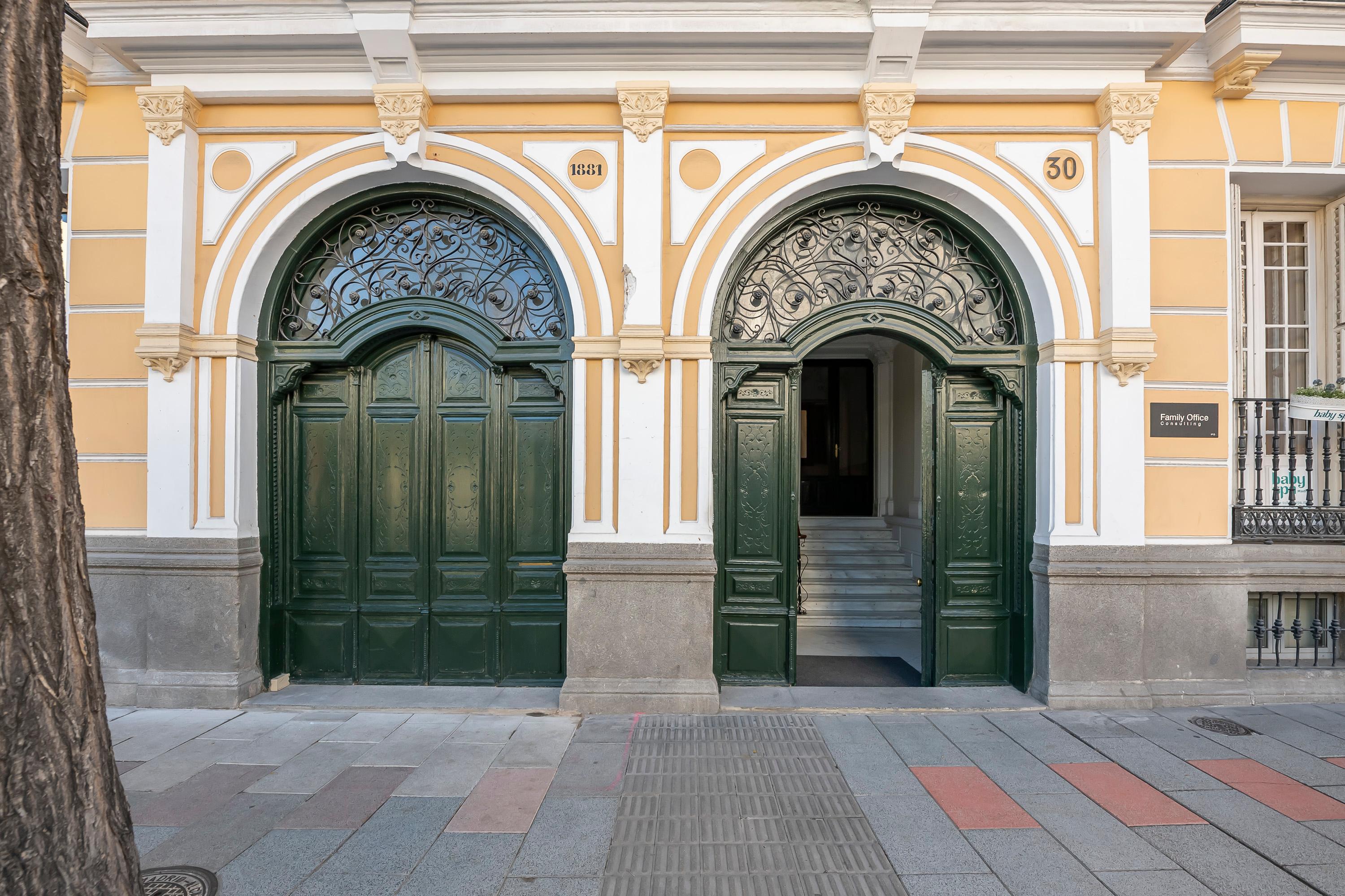 Oficina en Alquiler en C. de Almagro - 1