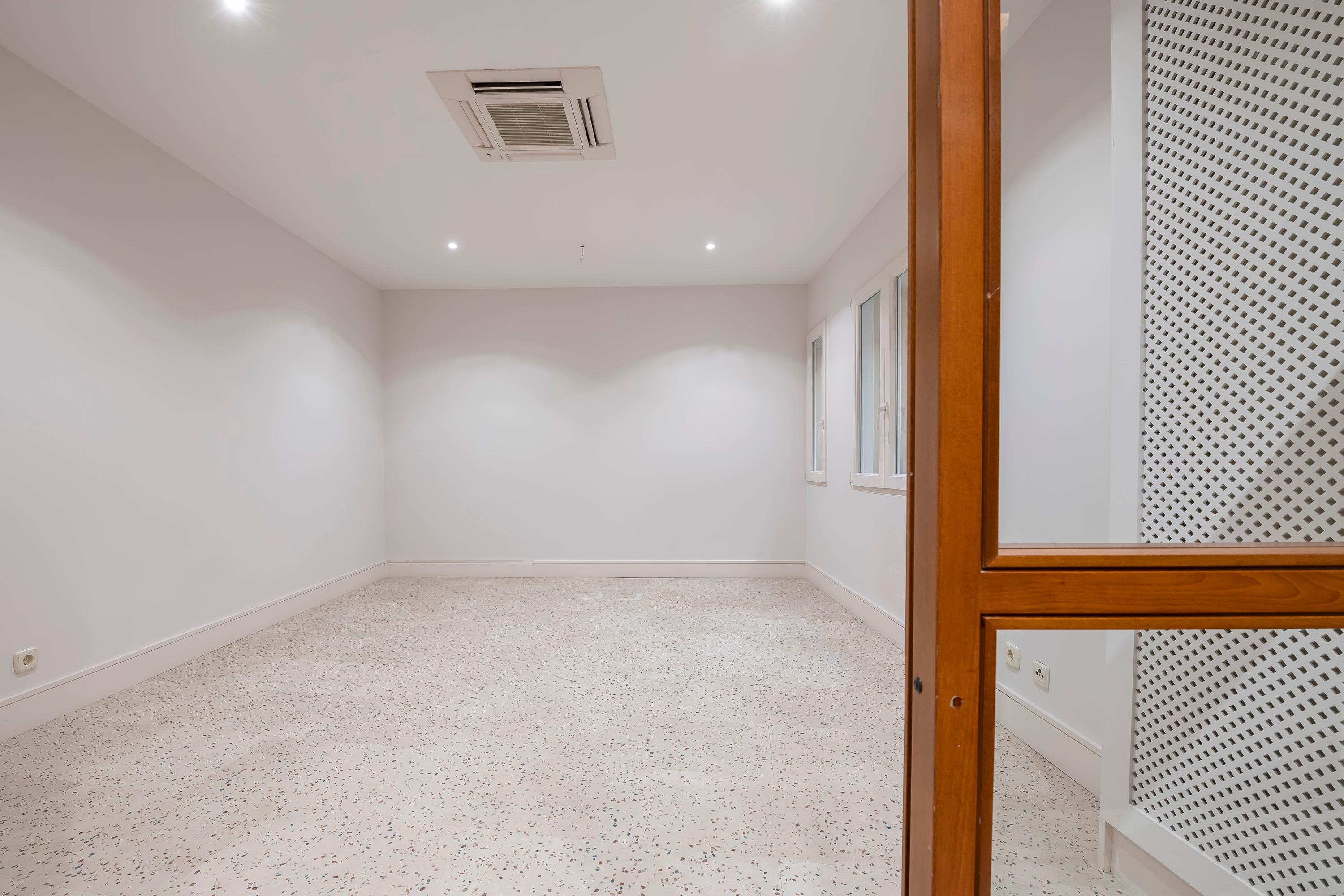 Oficina en Alquiler en C. de Almagro - 32