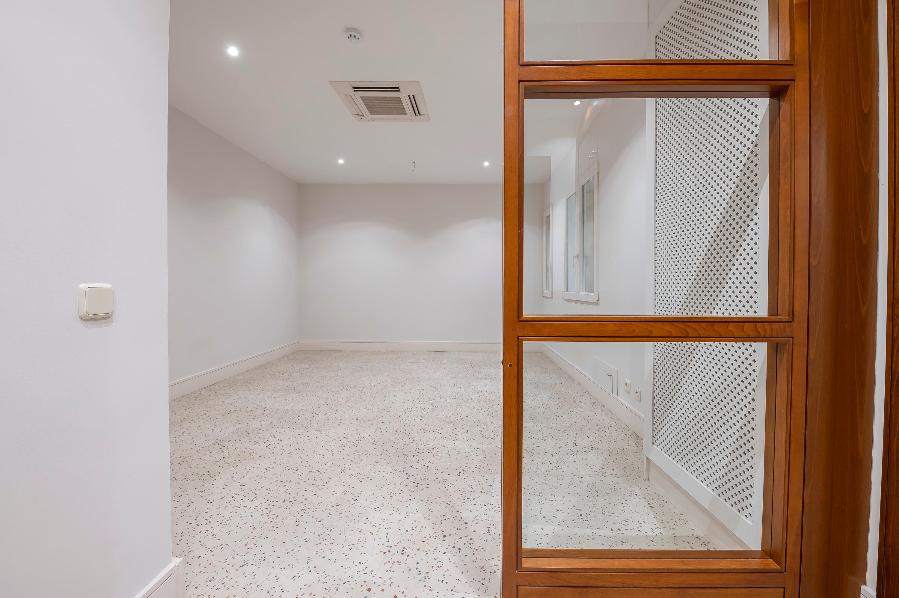 Oficina en Alquiler en C. de Almagro - 19