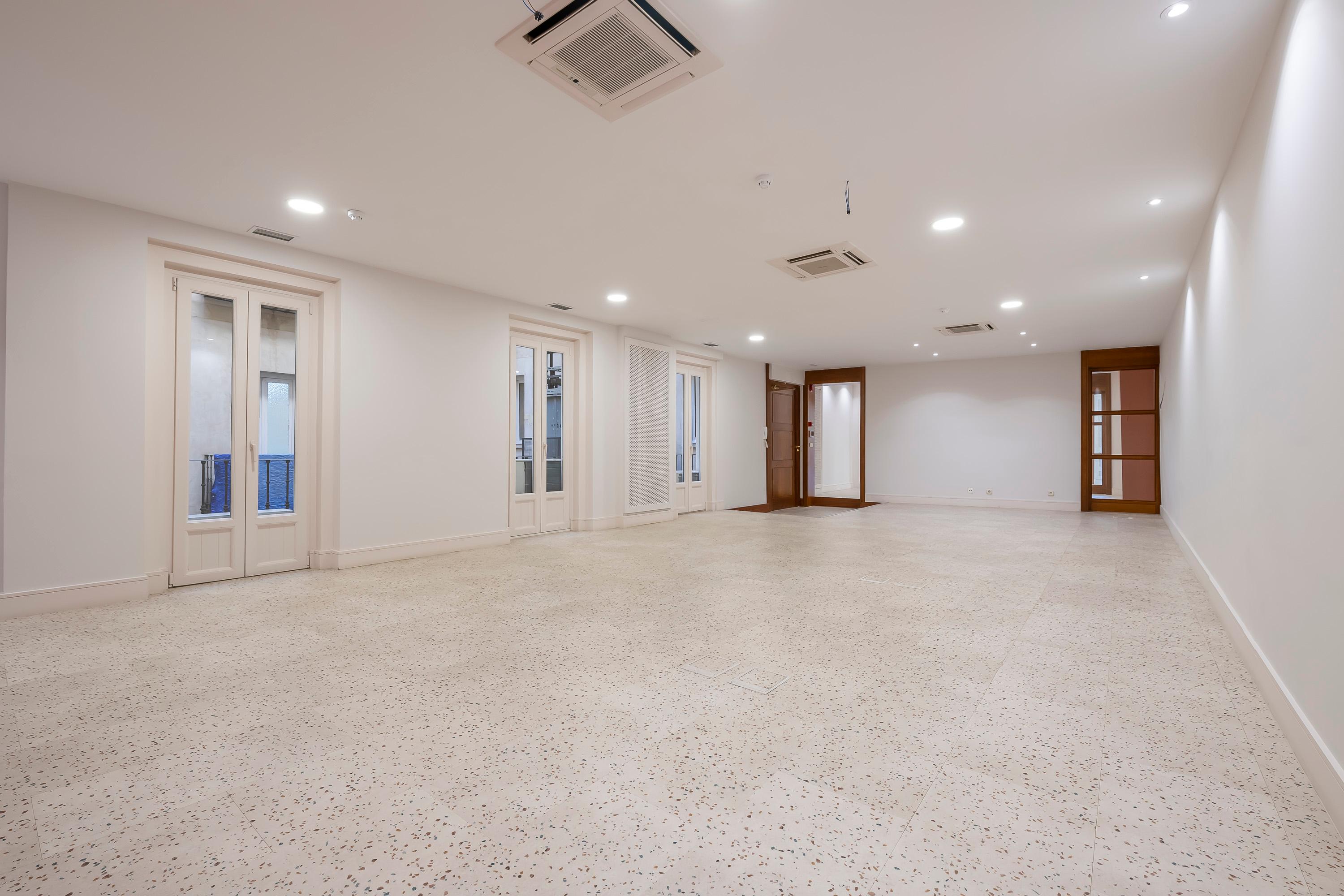 Oficina en Alquiler en C. de Almagro - 38