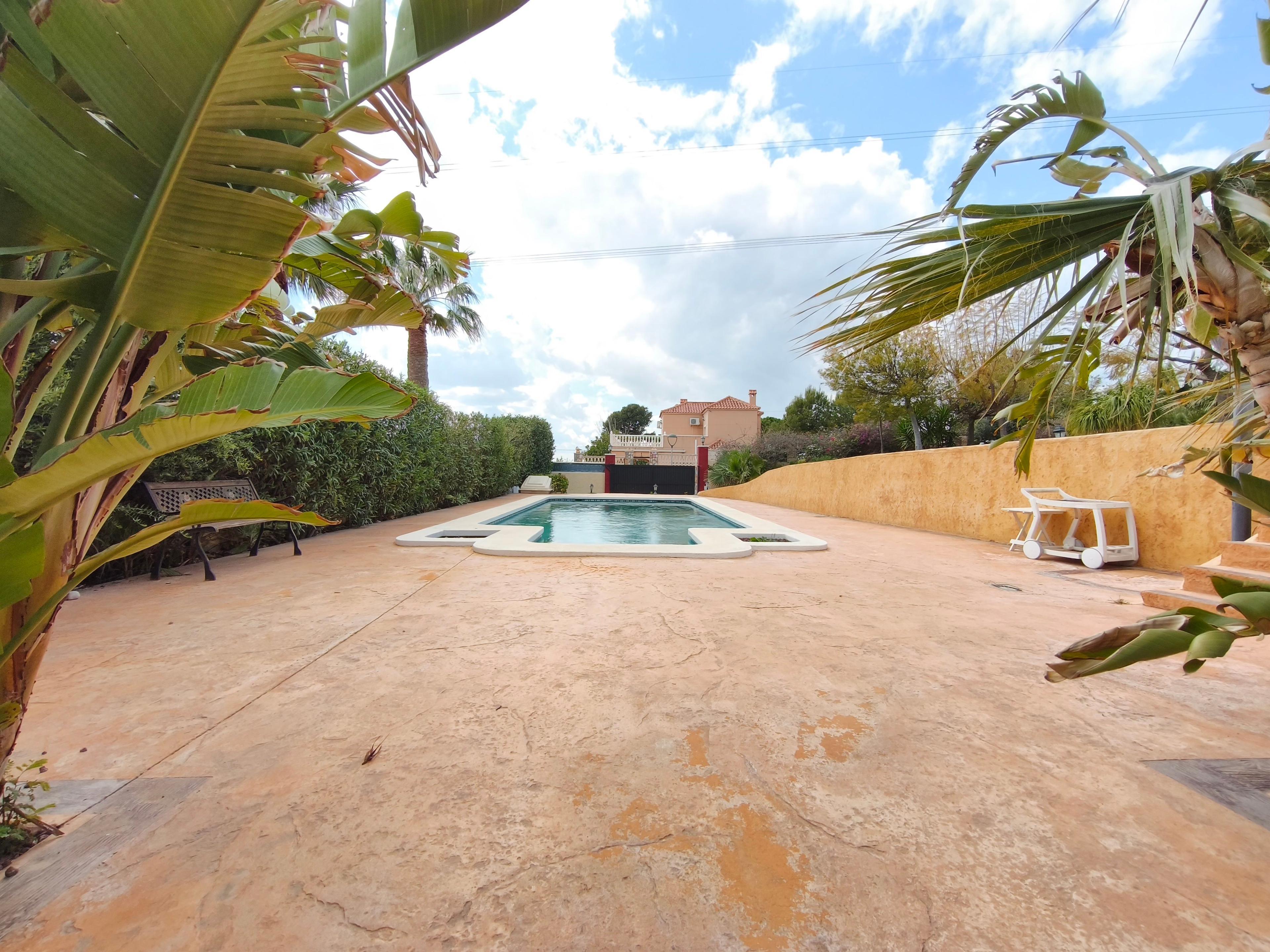 Villa en Venta en Calle Llevant - 27