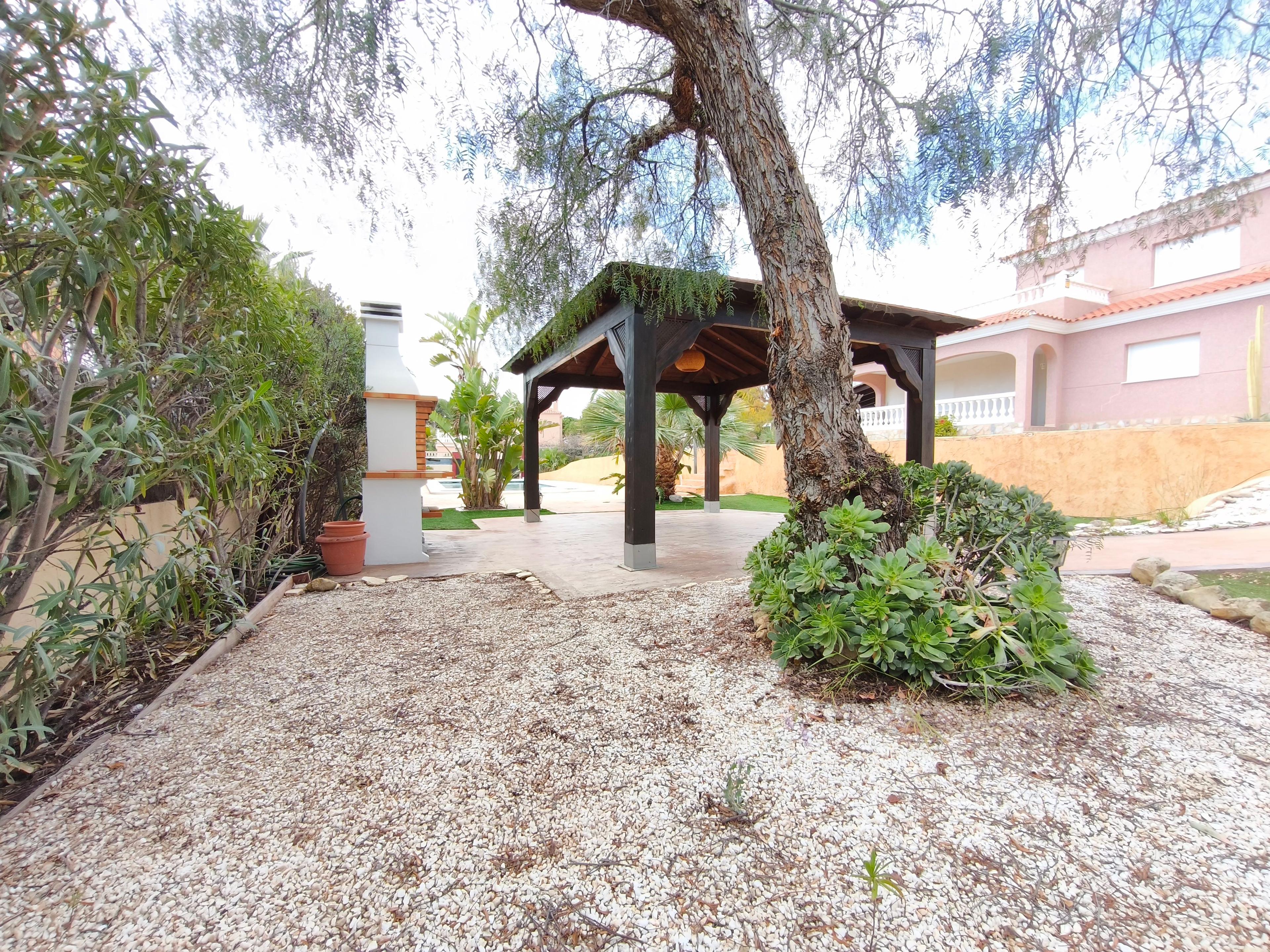 Villa en Venta en Calle Llevant - 25