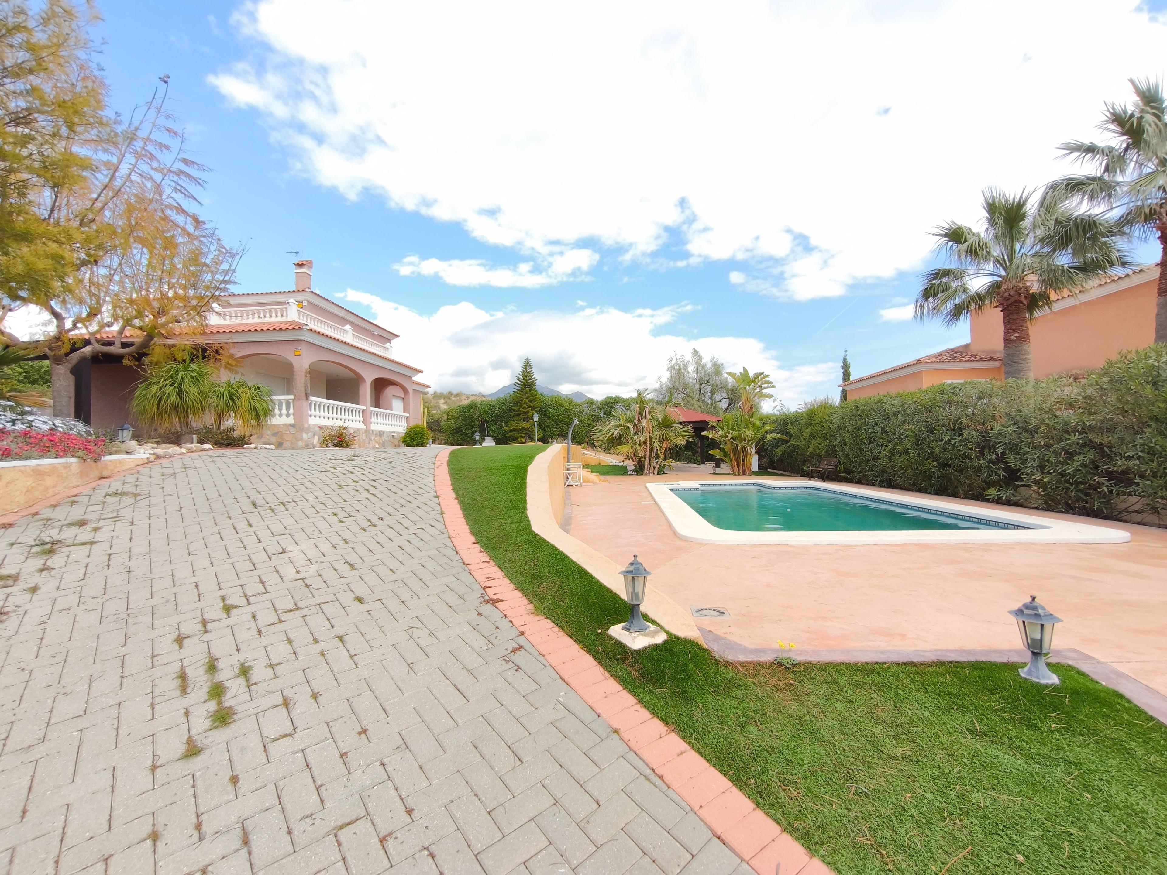 Villa en Venta en Calle Llevant - 29