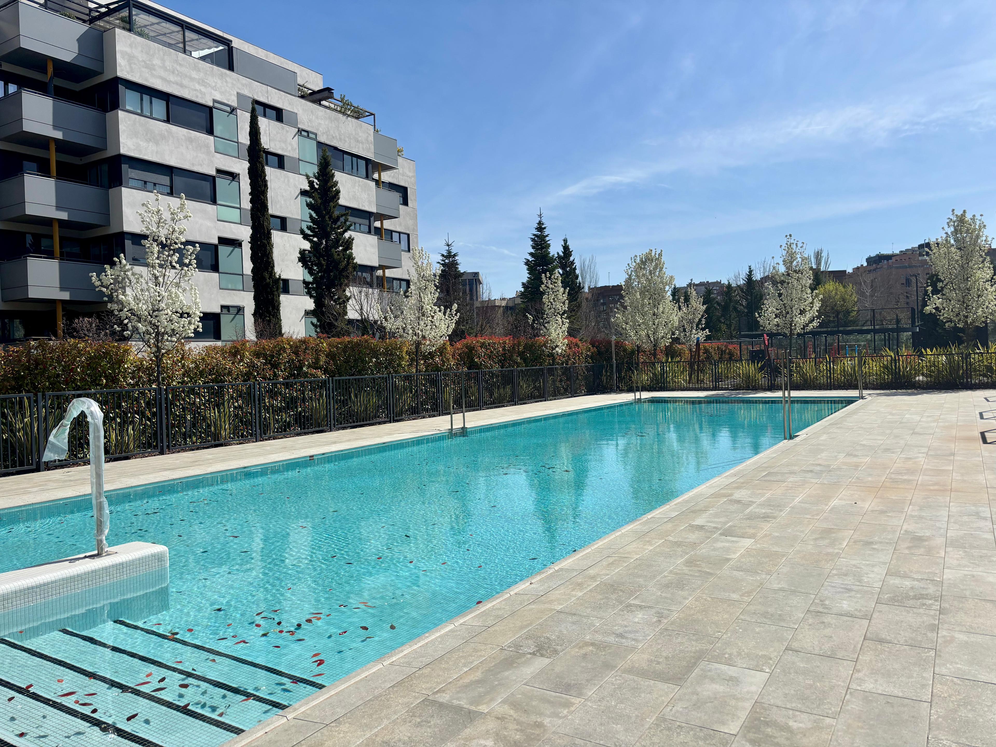 Piso en Venta - C. de Dulce Chacón - 23