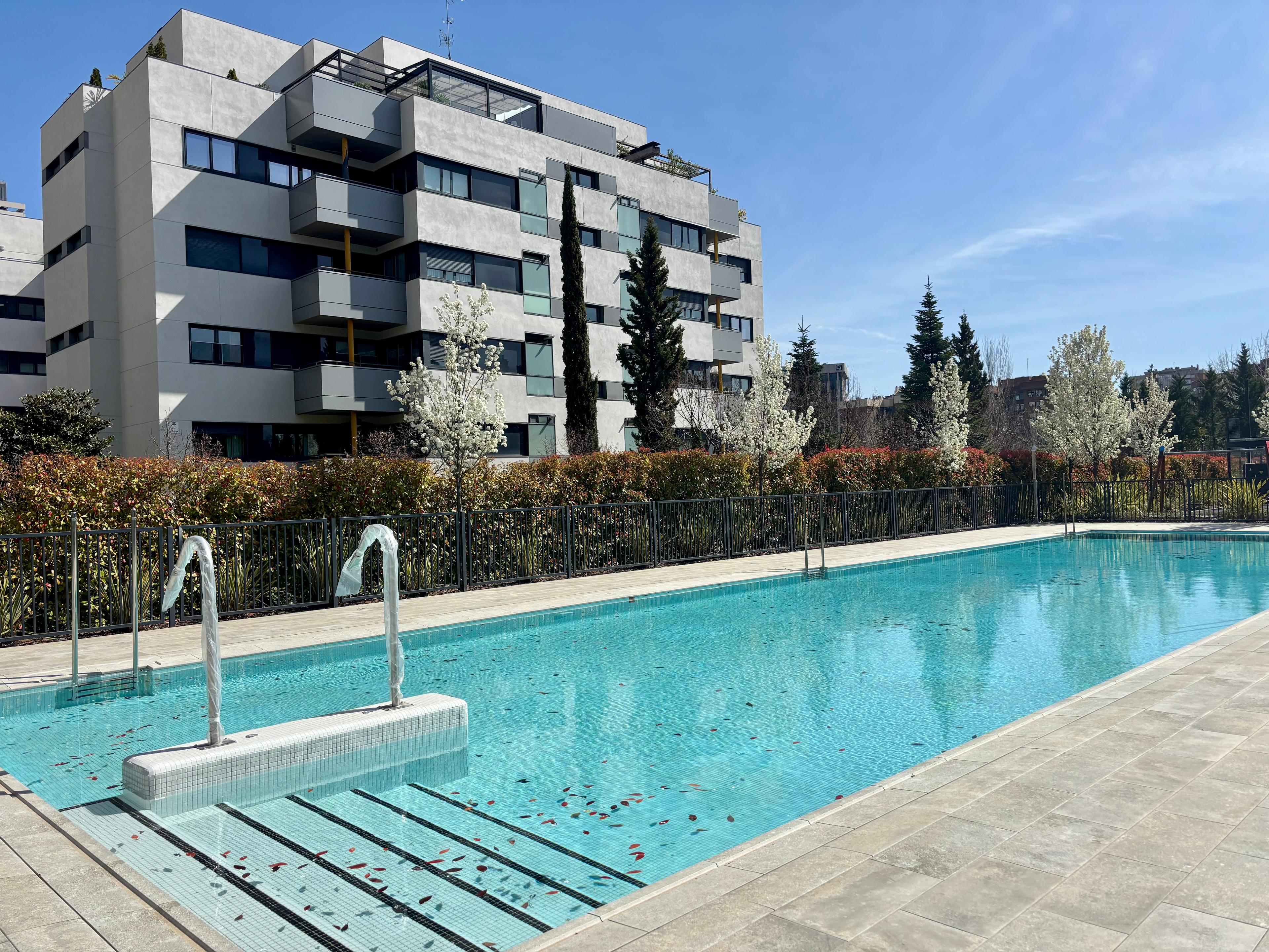 Piso en Venta - C. de Dulce Chacón - 25