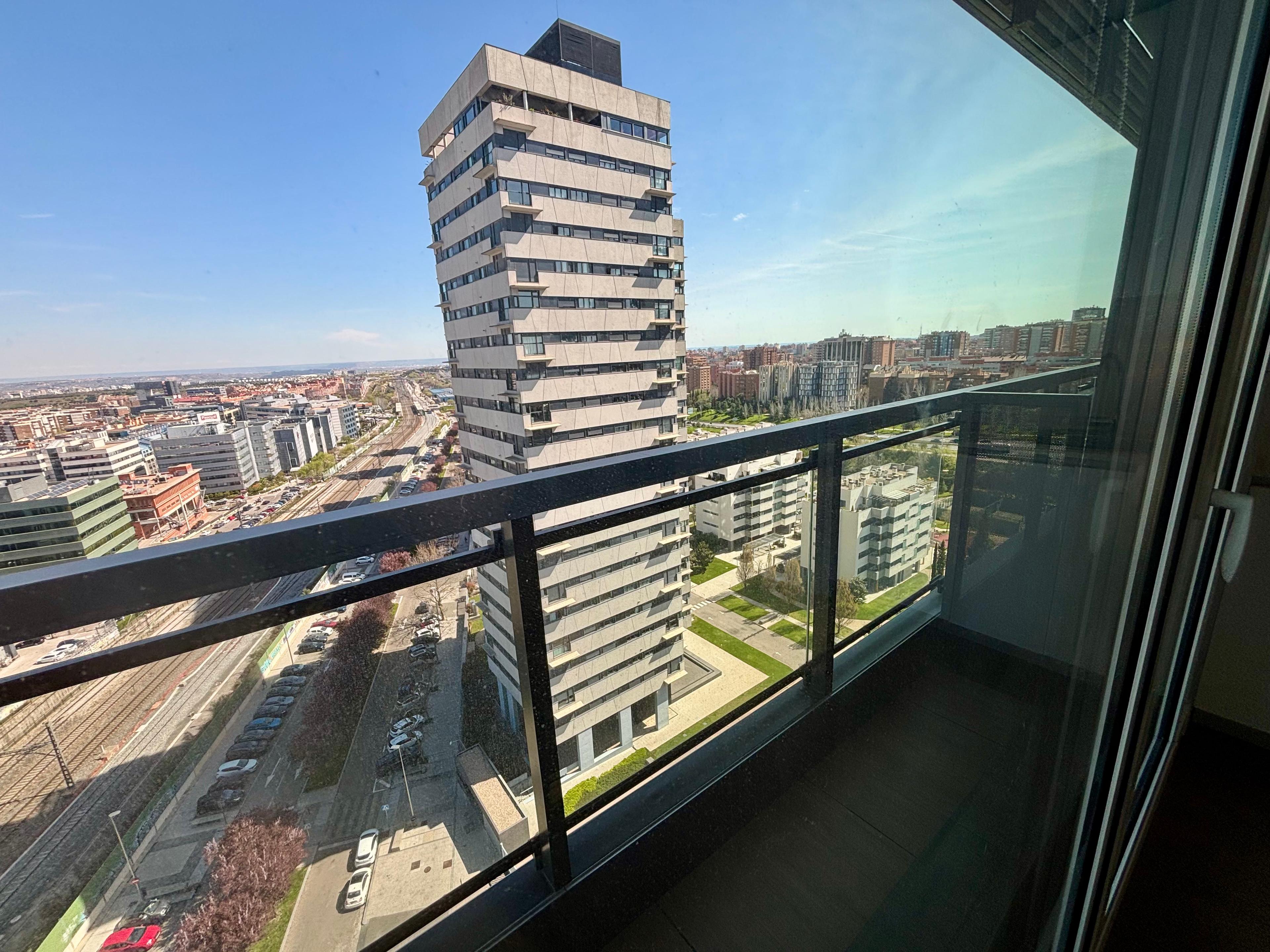 Piso en Venta - C. de Dulce Chacón - 27