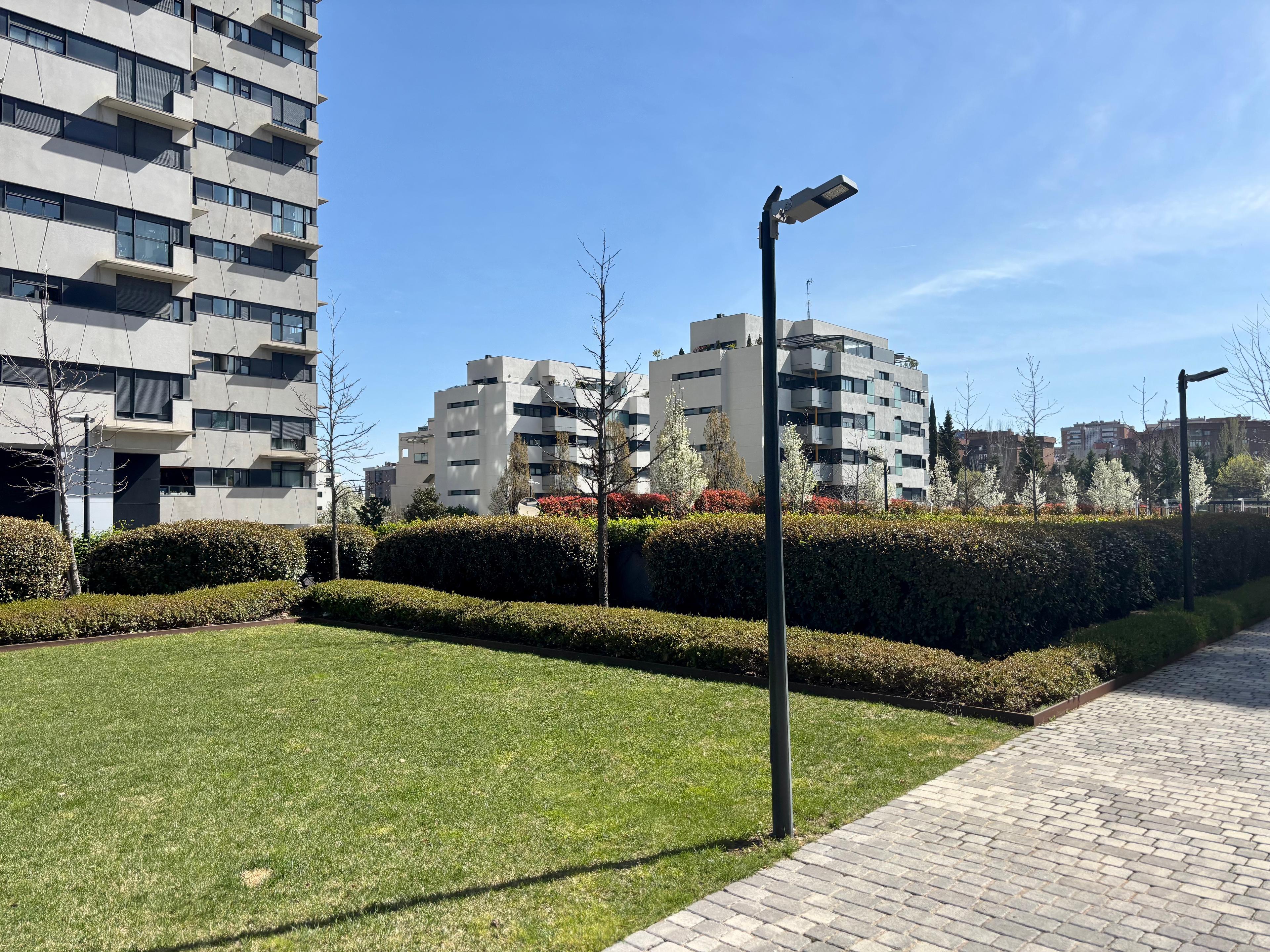 Piso en Venta - C. de Dulce Chacón - 29