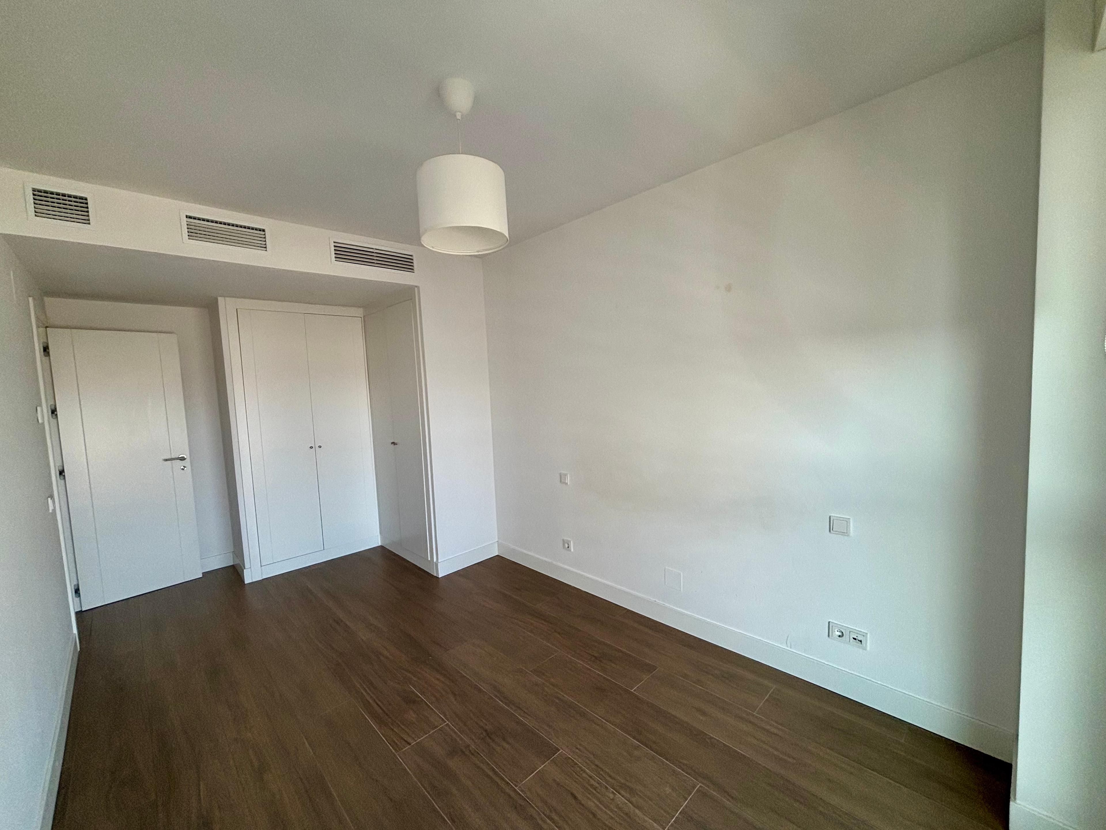 Piso en Venta - C. de Dulce Chacón - 11