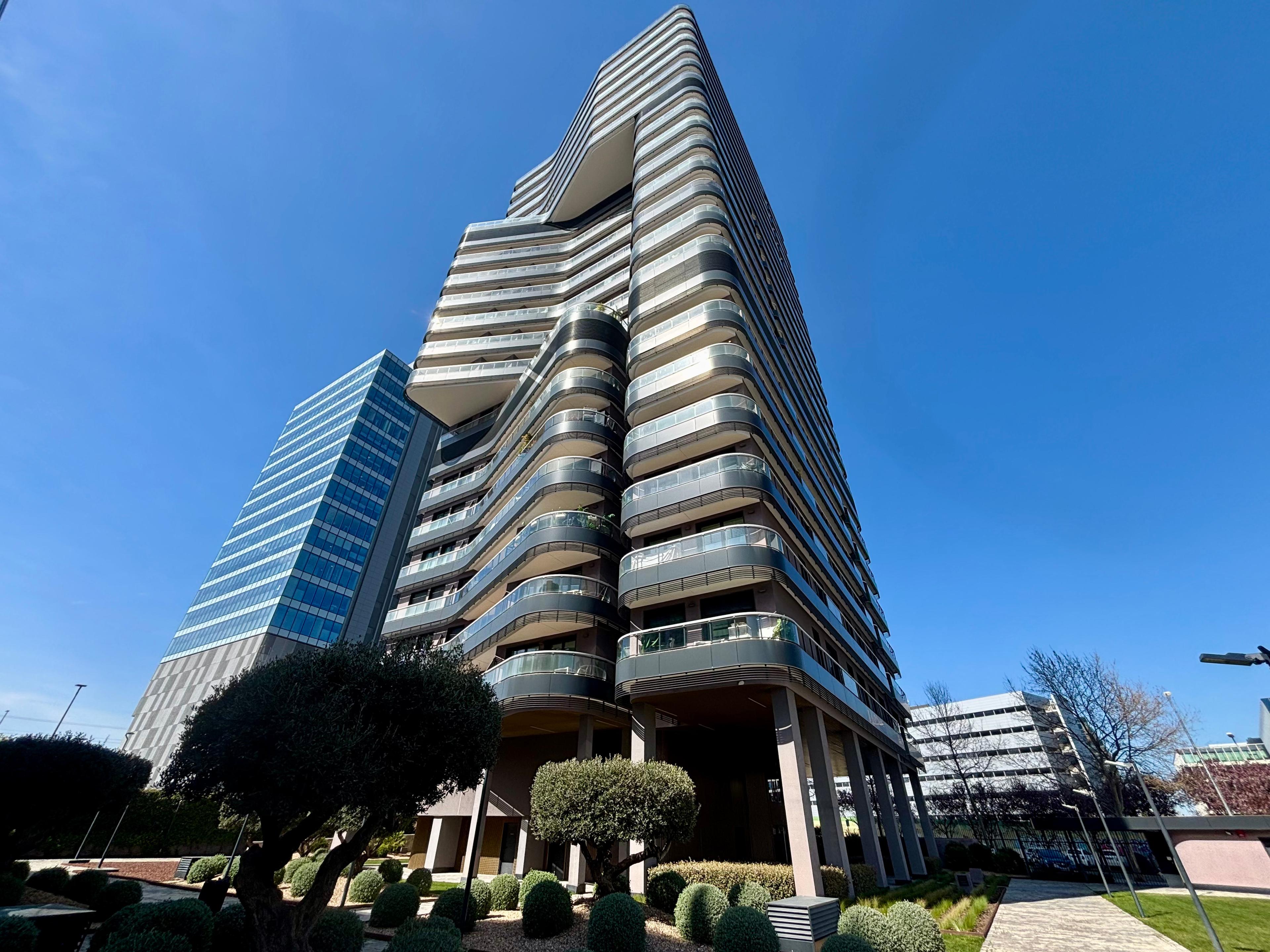 Piso en Venta - C. de Dulce Chacón - 28