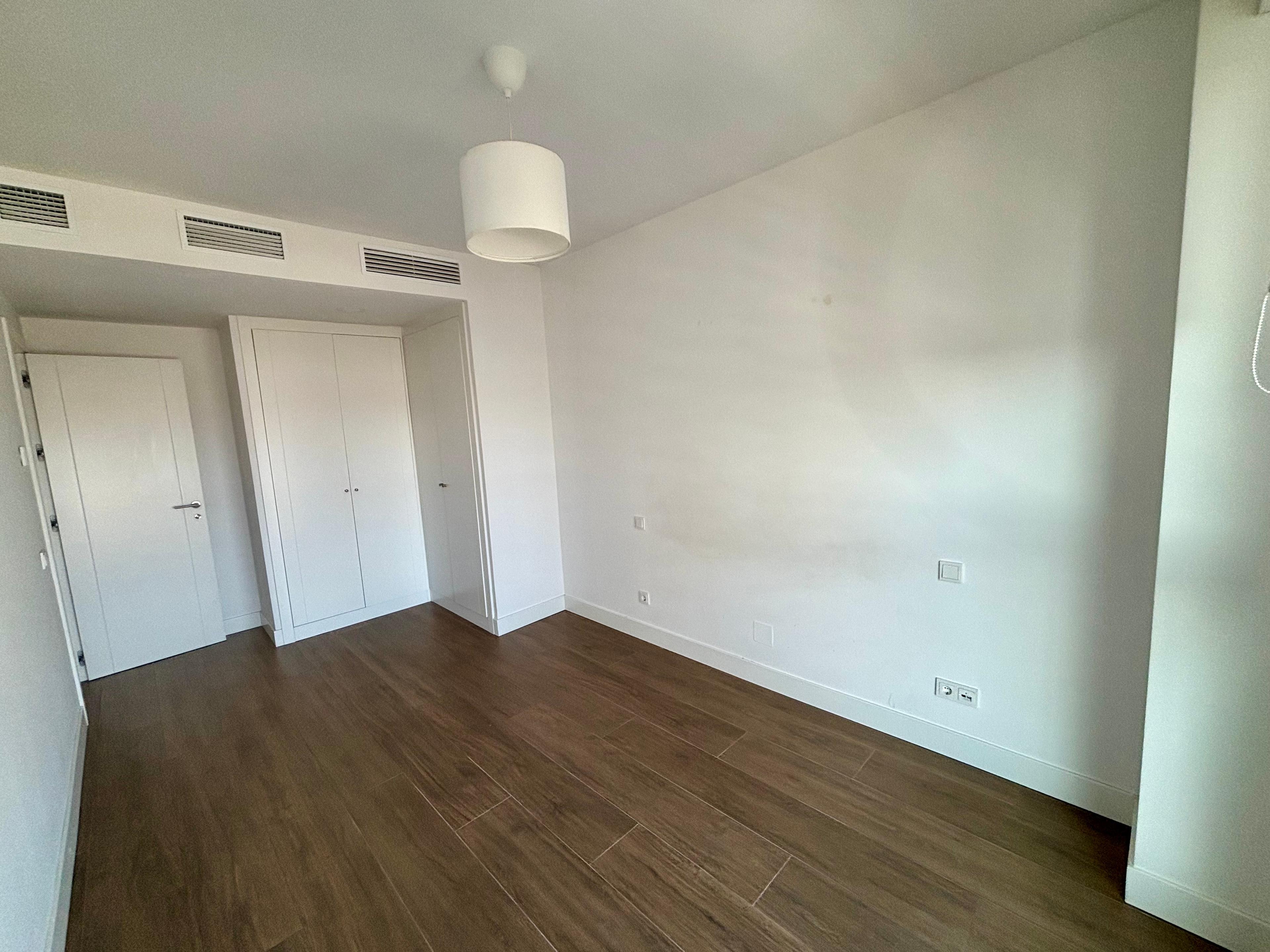 Piso en Venta - C. de Dulce Chacón - 13