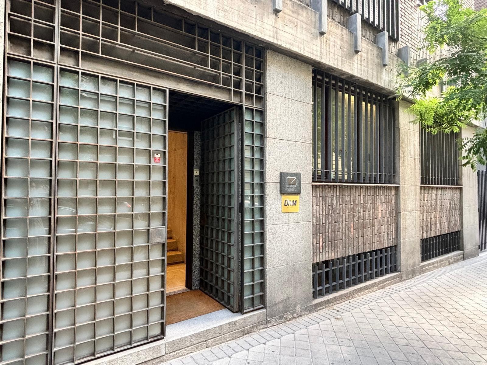 Local en Venta - C. de Rafael Calvo, Castellana - 1