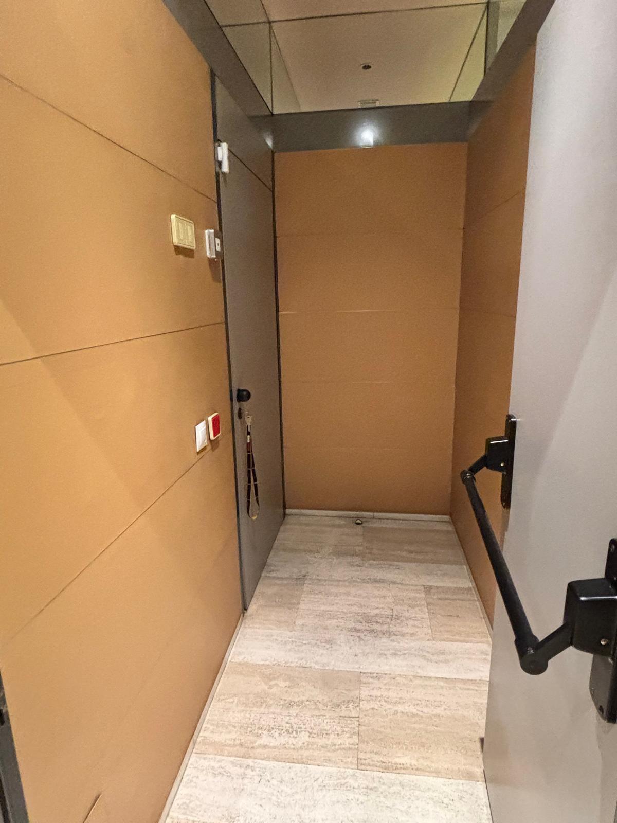 Local en Venta - C. de Rafael Calvo, Castellana - 21