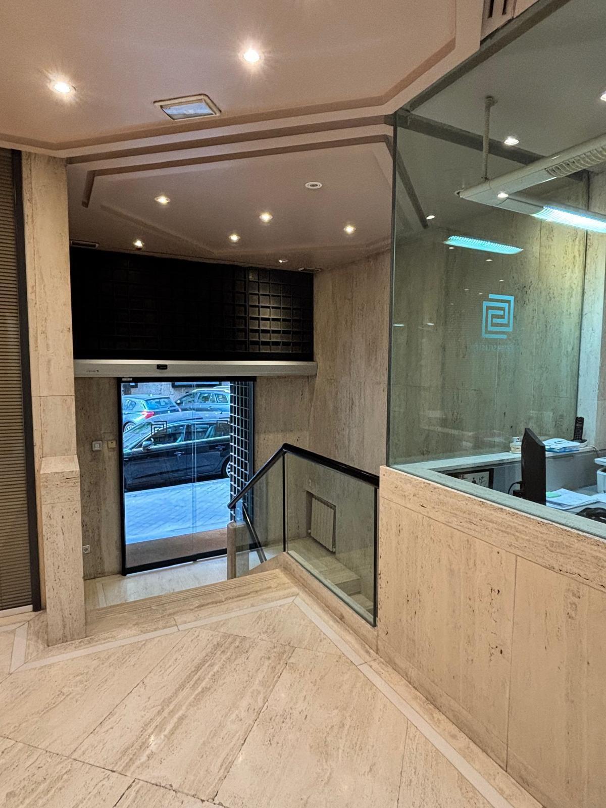 Local en Venta - C. de Rafael Calvo, Castellana - 16