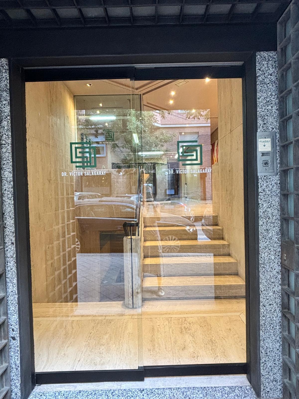 Local en Venta - C. de Rafael Calvo, Castellana - 32