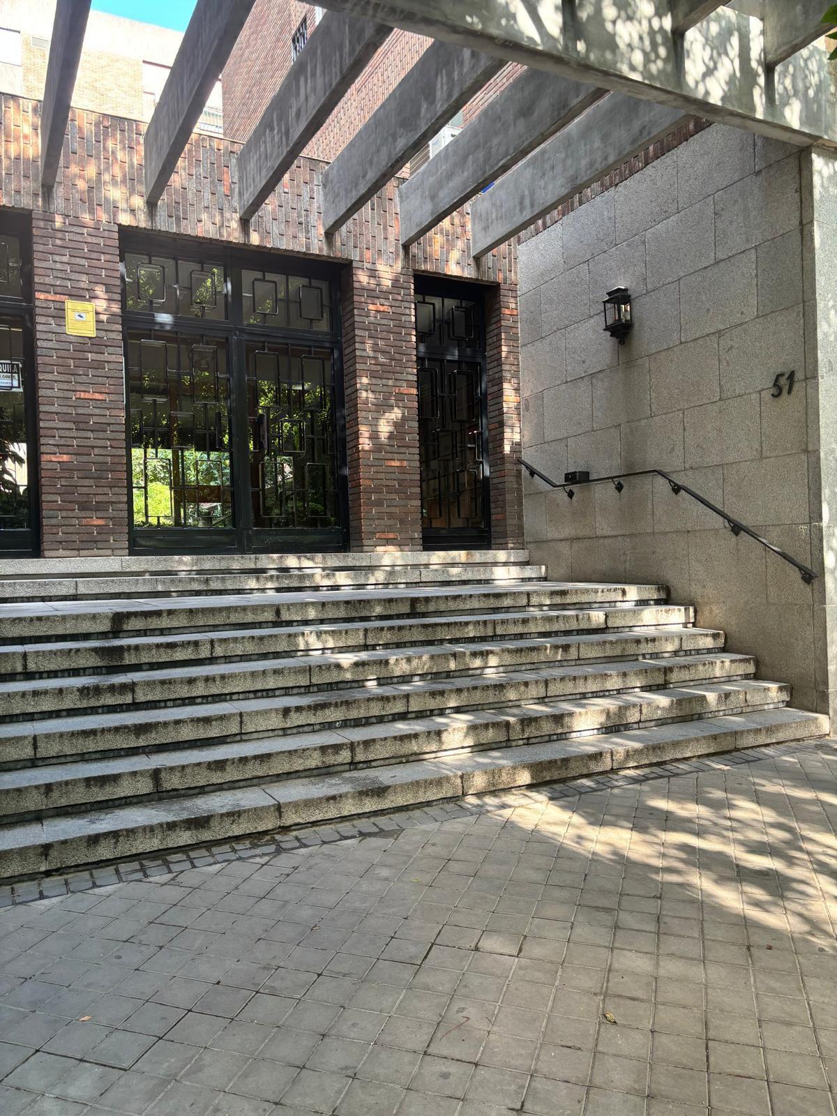 Local en Venta - C. de Rafael Calvo, Castellana - 35