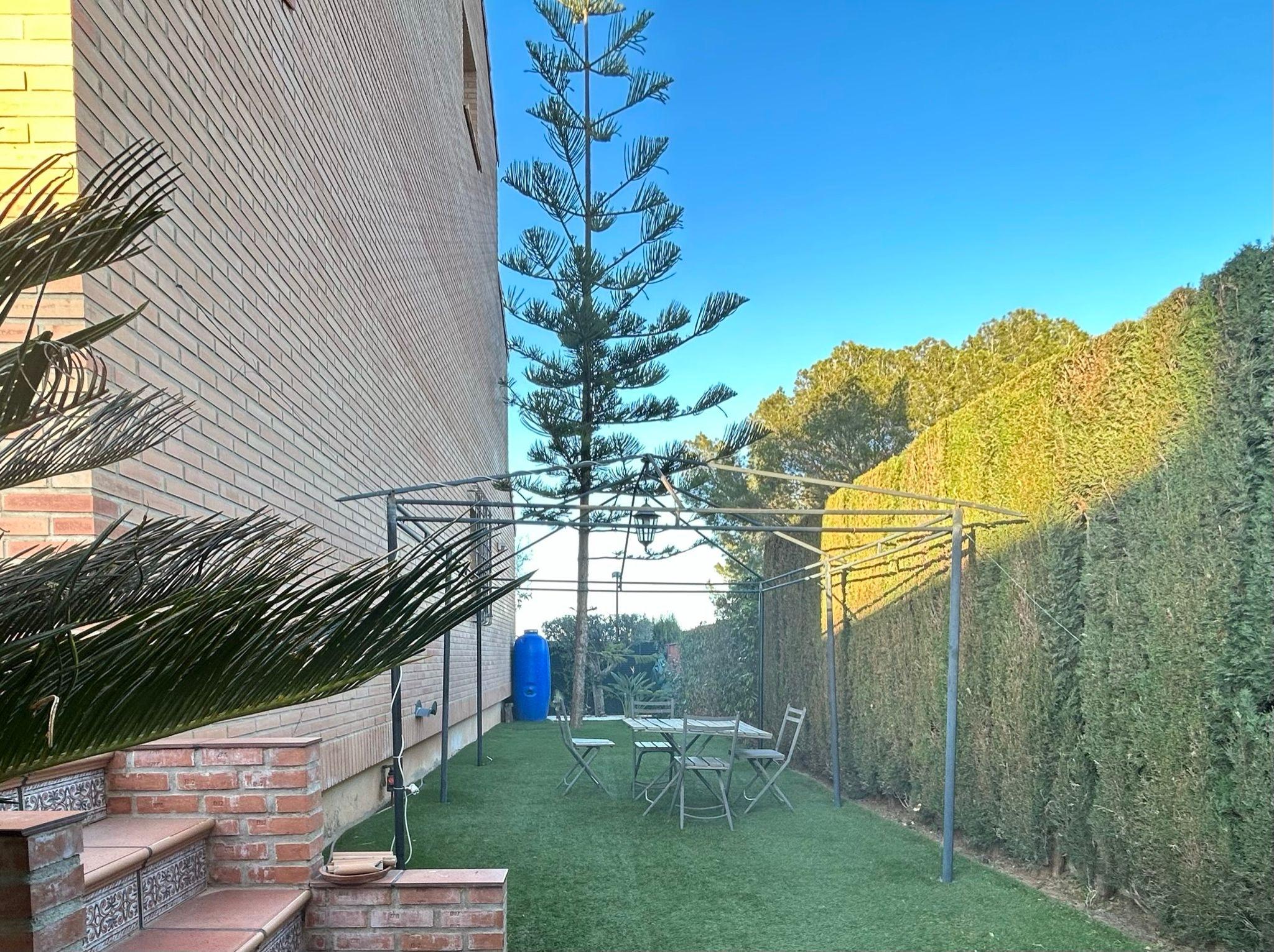 Semi-Detached Townhouse en Venta en C. Soto Camarena Sector C - 20