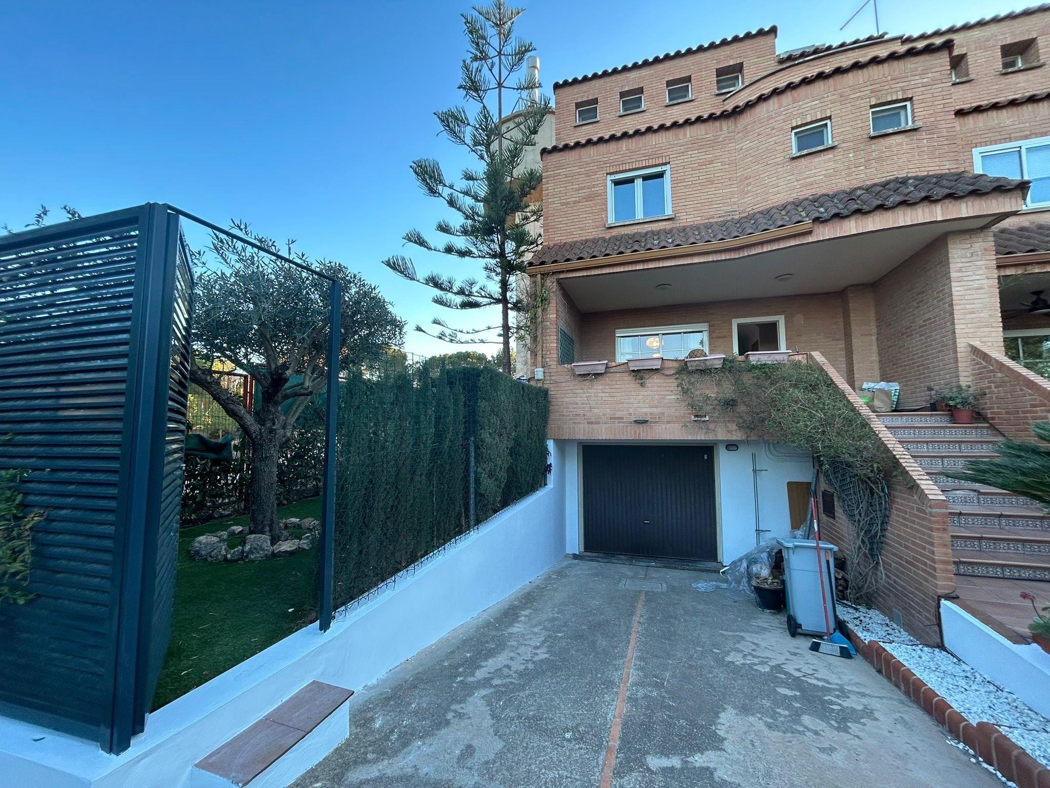 Semi-Detached Townhouse en Venta en C. Soto Camarena Sector C - 19