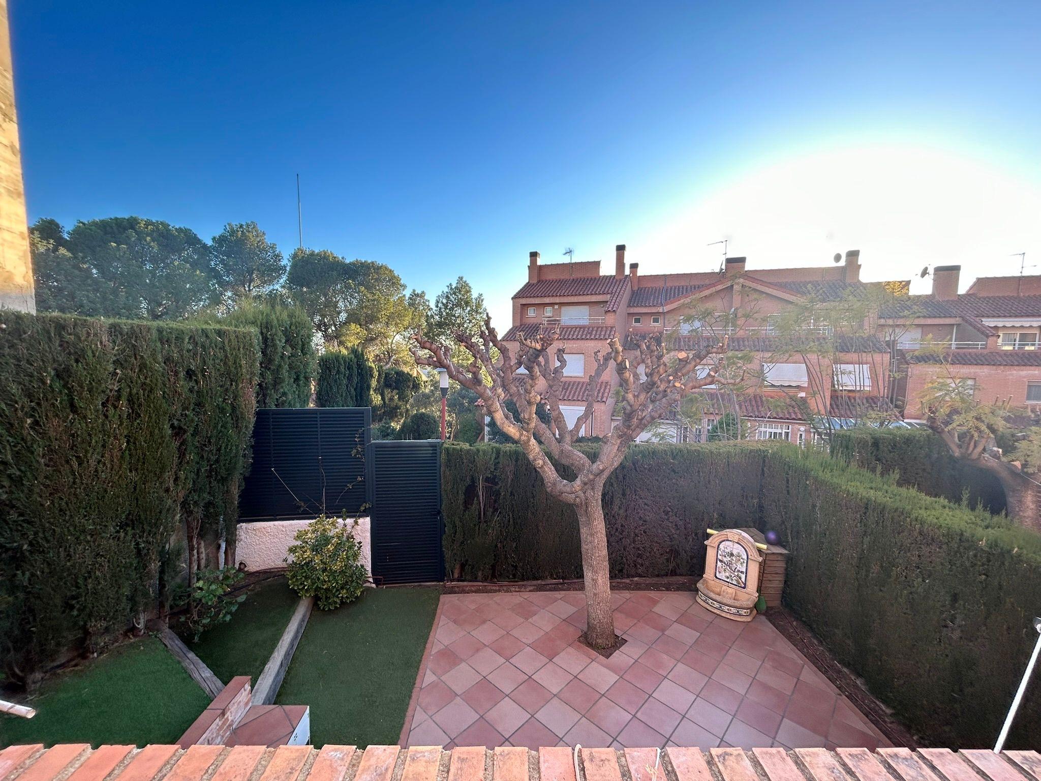 Semi-Detached Townhouse en Venta en C. Soto Camarena Sector C - 21