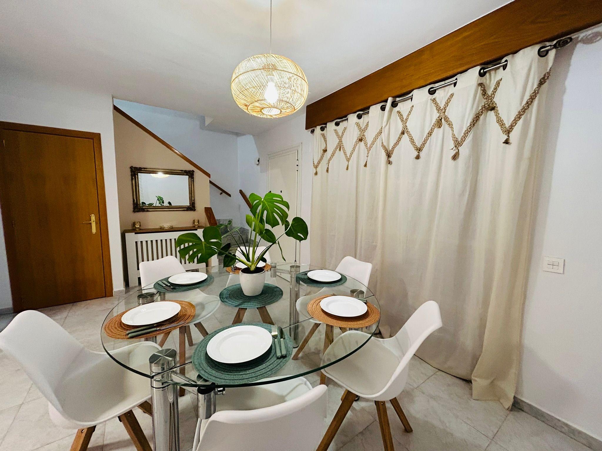 Semi-Detached Townhouse en Venta en C. Soto Camarena Sector C - 2