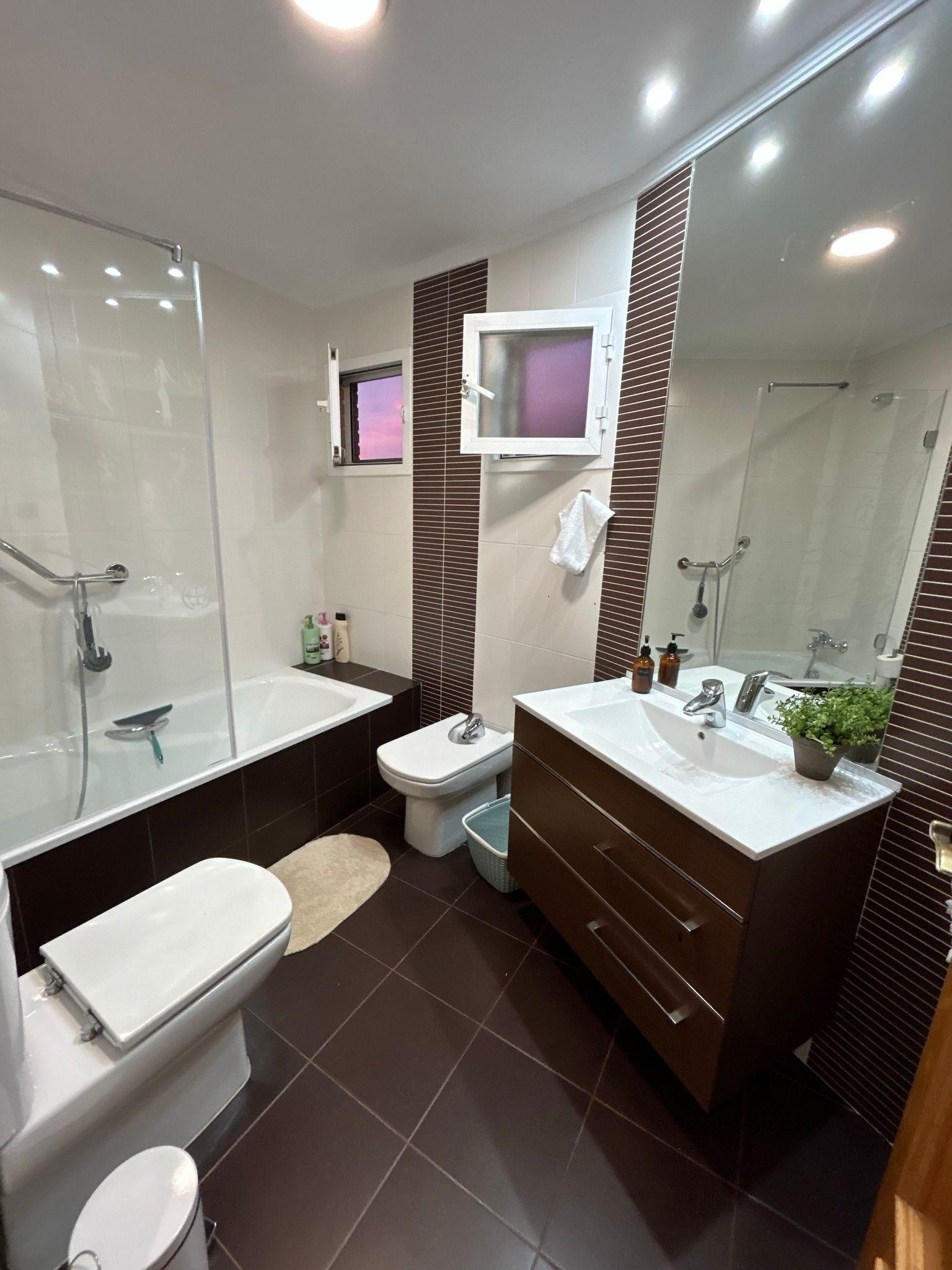 Semi-Detached Townhouse en Venta en C. Soto Camarena Sector C - 17