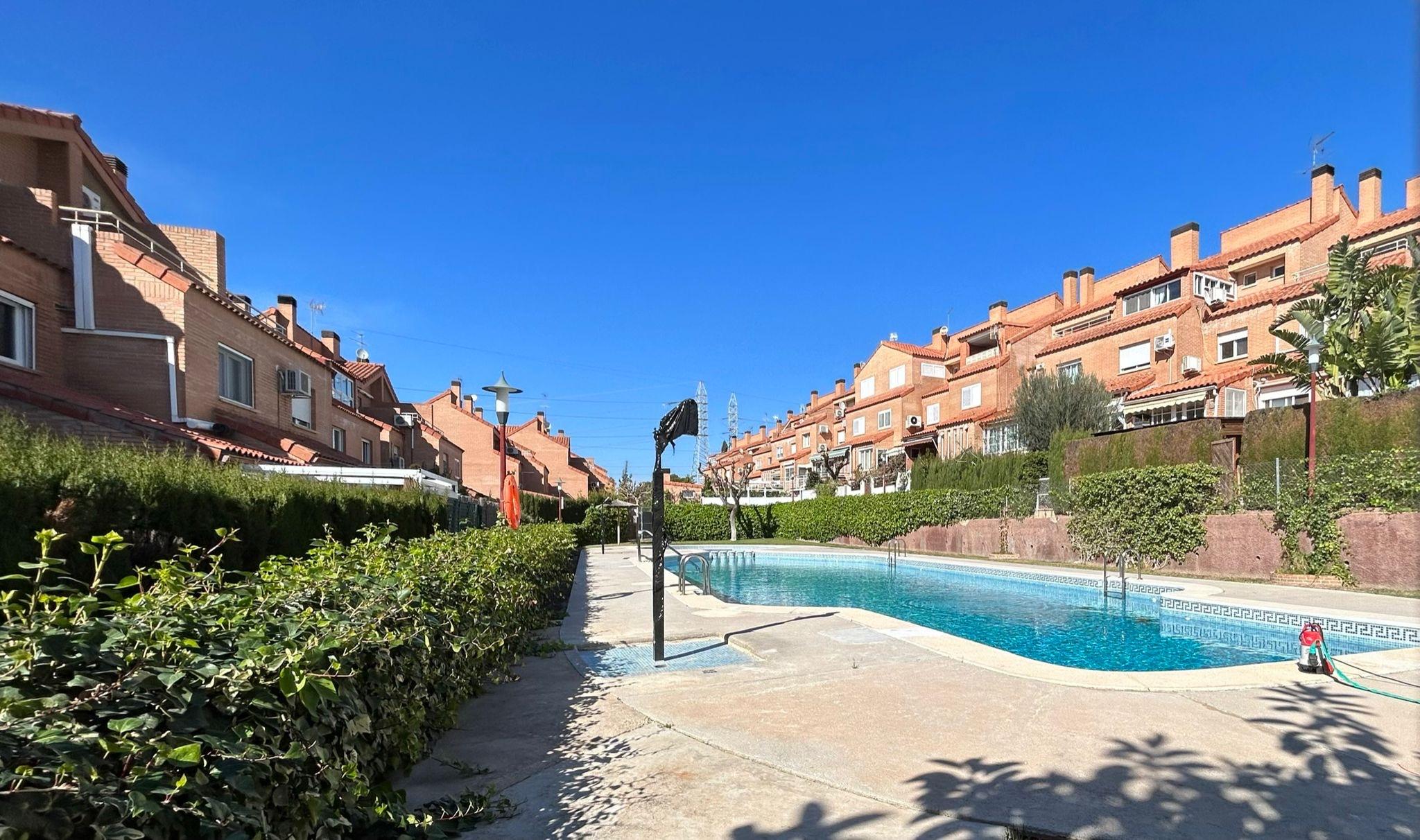 Semi-Detached Townhouse en Venta en C. Soto Camarena Sector C - 27