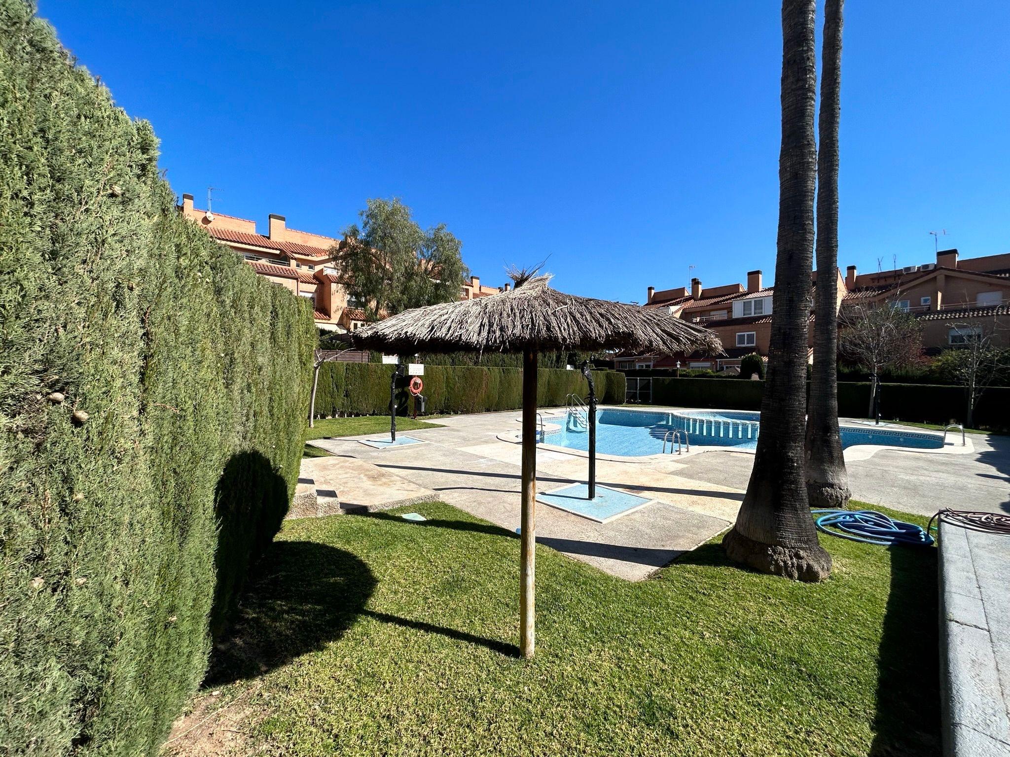 Semi-Detached Townhouse en Venta en C. Soto Camarena Sector C - 28