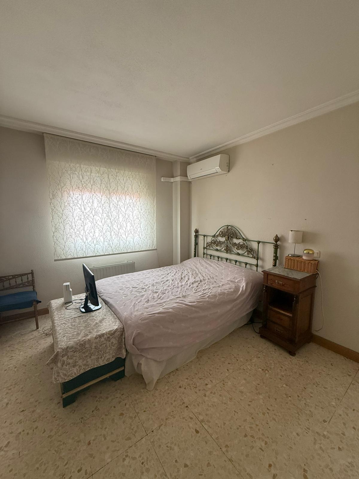 Piso en Venta en C. de Viridiana - 12