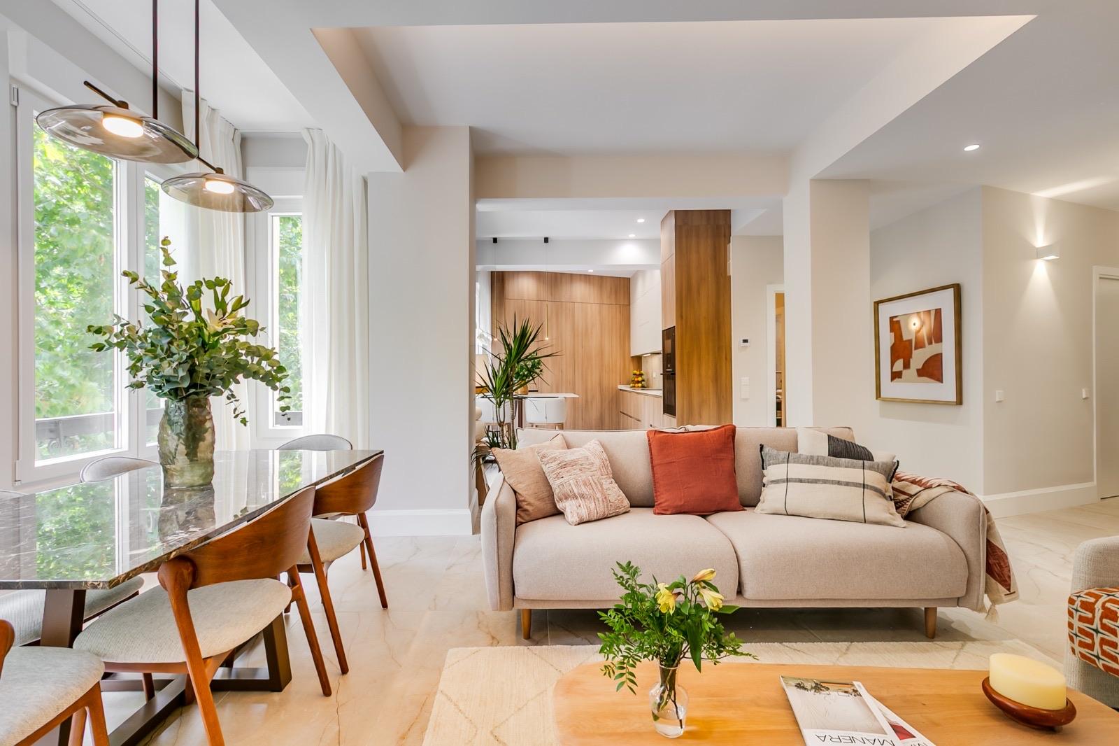 Piso en Venta en Av. de la Reina Victoria - 2