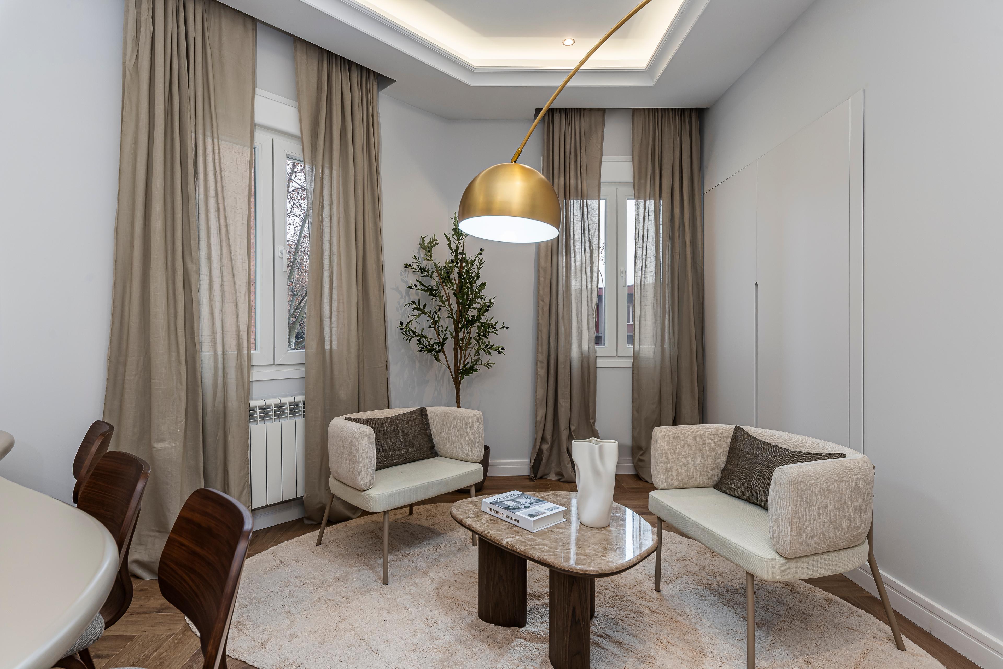 Piso en Venta en Paseo de la R. Cristina - 4