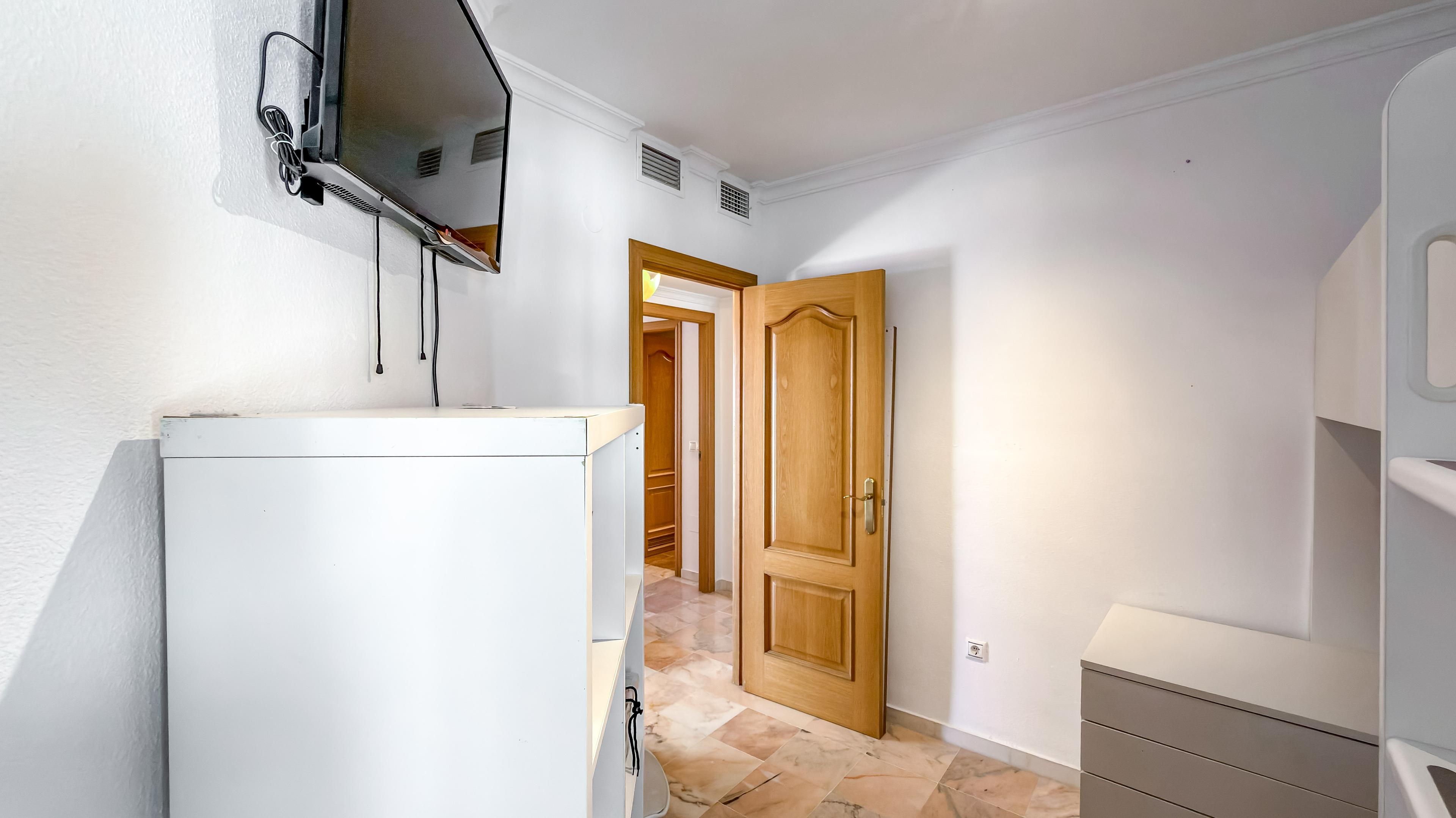 Piso en Venta en Av. Retamar - 16