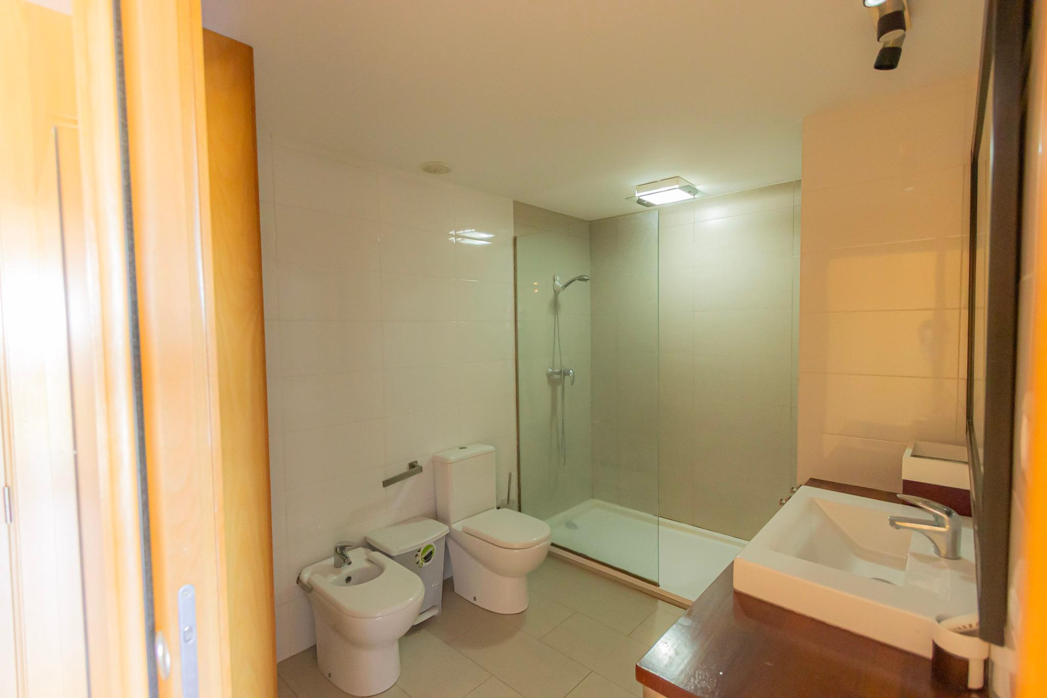 Casa en Venta en C. Río Ebro - 33