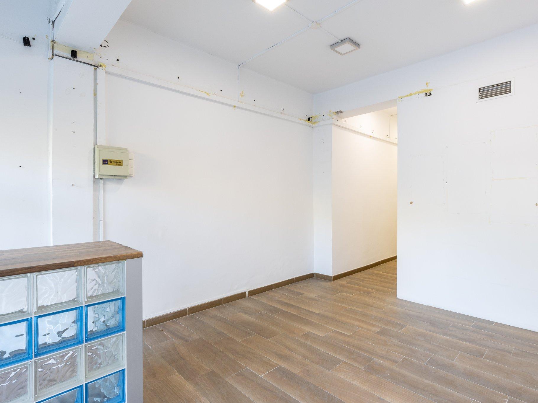 Local en Alquiler en Carrer de Cavite 71 - 23