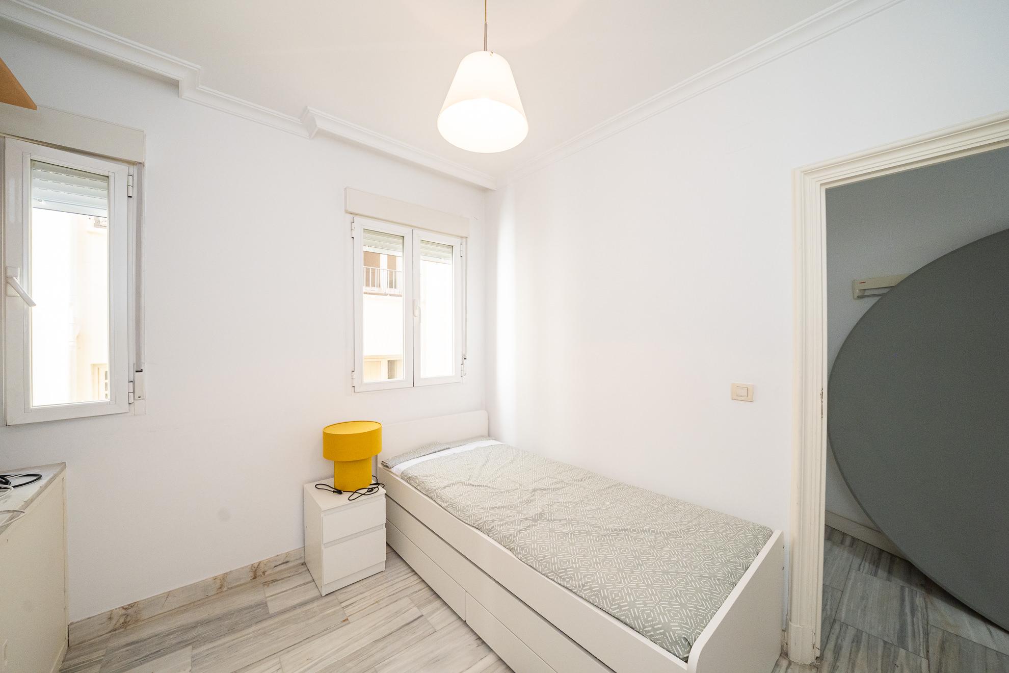 Piso en Alquiler en Calle de los Hermanos Bécquer - 16