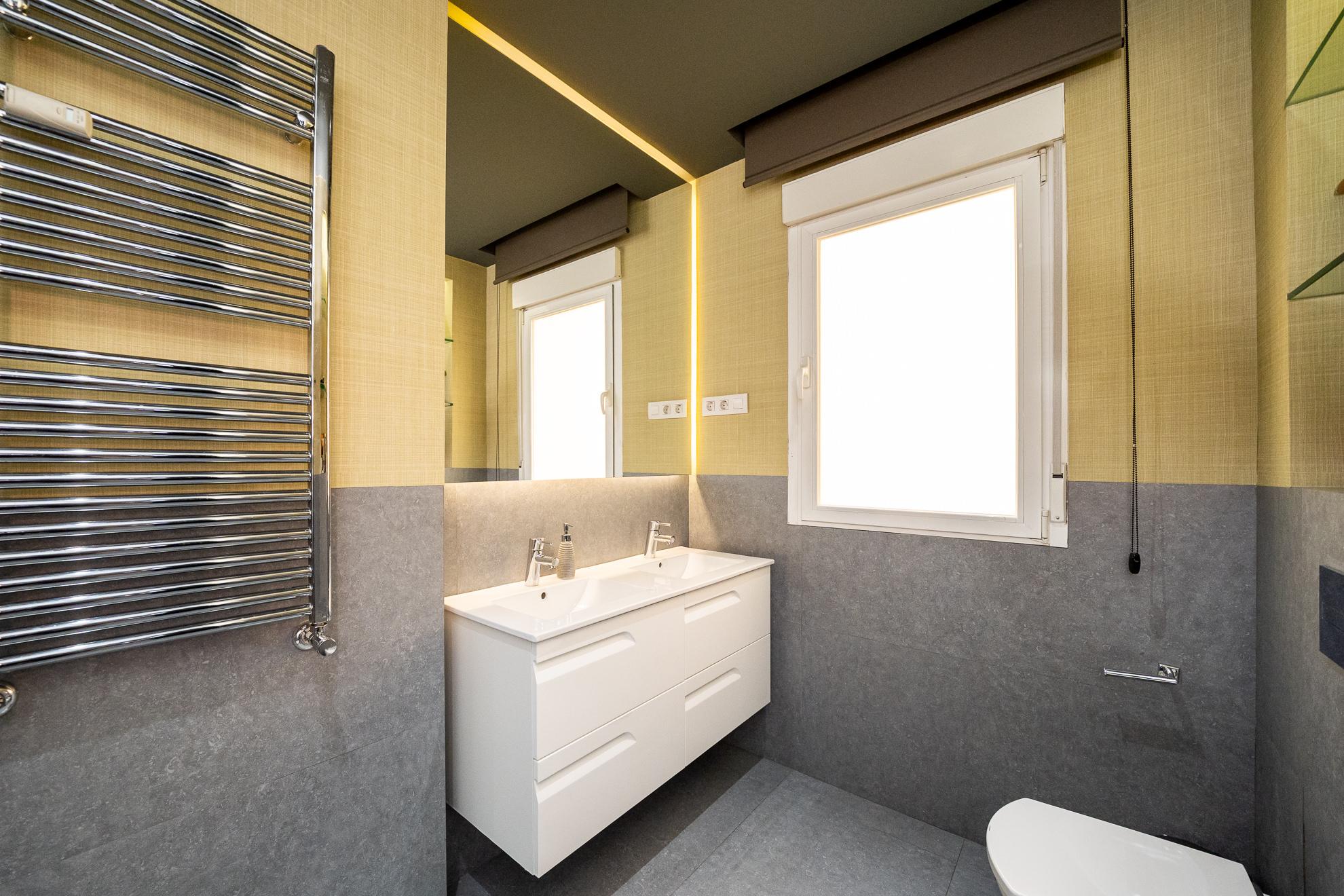 Piso en Alquiler en Calle de los Hermanos Bécquer - 63