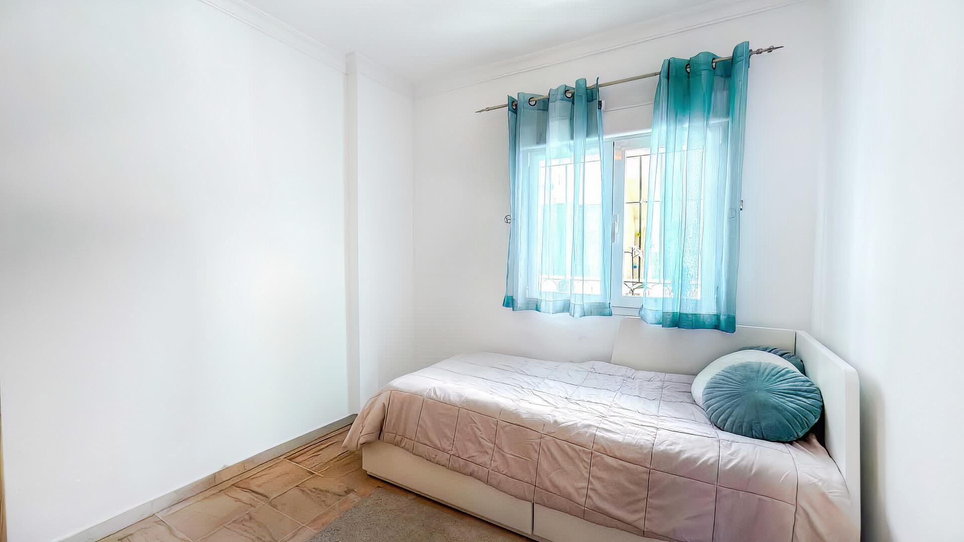 Piso en Venta en Av. Retamar - 18