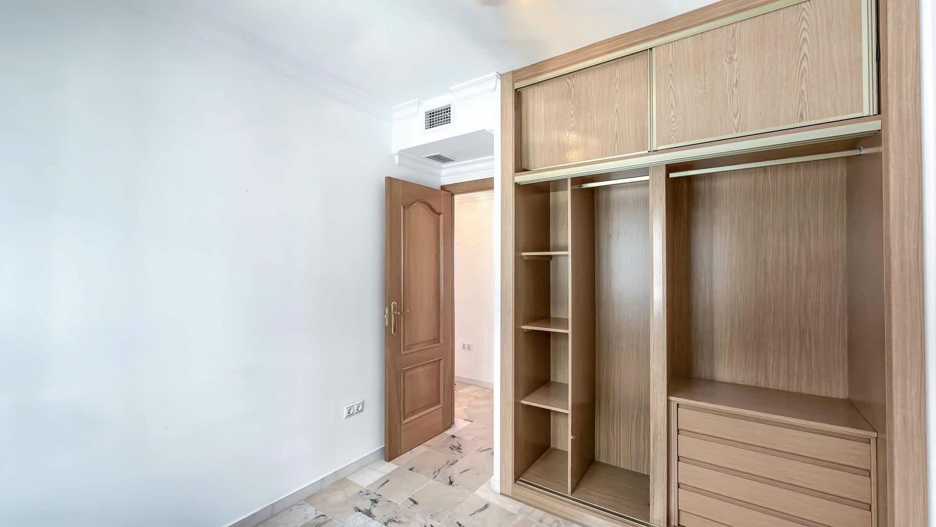 Piso en Venta en Av. Retamar - 17