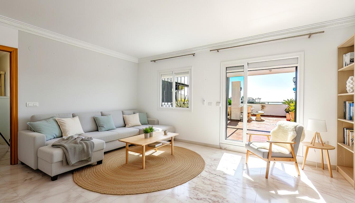 Piso en Venta en Av. Retamar - 13